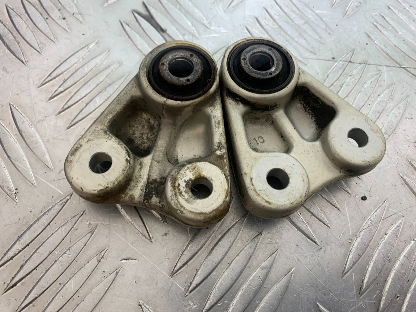 SUZUKI GSF1200  GSF 1200 BANDIT ENGINE MOUNTS  YEAR 1997-2000 (CMB1149)