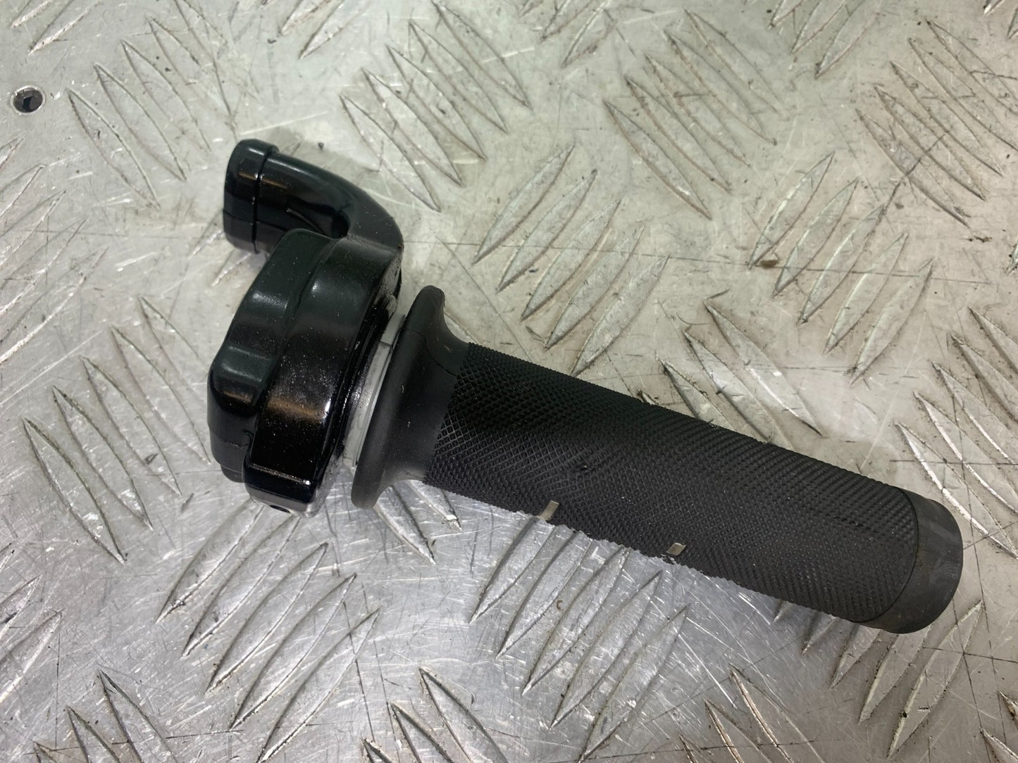 YAMAHA YZF R1 14 B BIG BANG THROTTLE AND TWIST GRIP   2009-14 (CMB1175)
