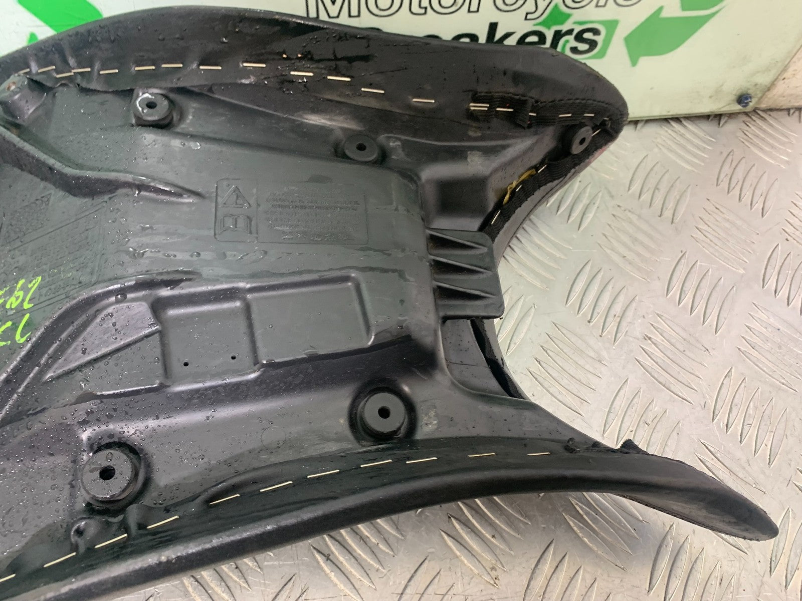 TRIUMPH 675 STREET TRIPLE R SEAT  YEAR 2013 - 2016 (CMB1221)