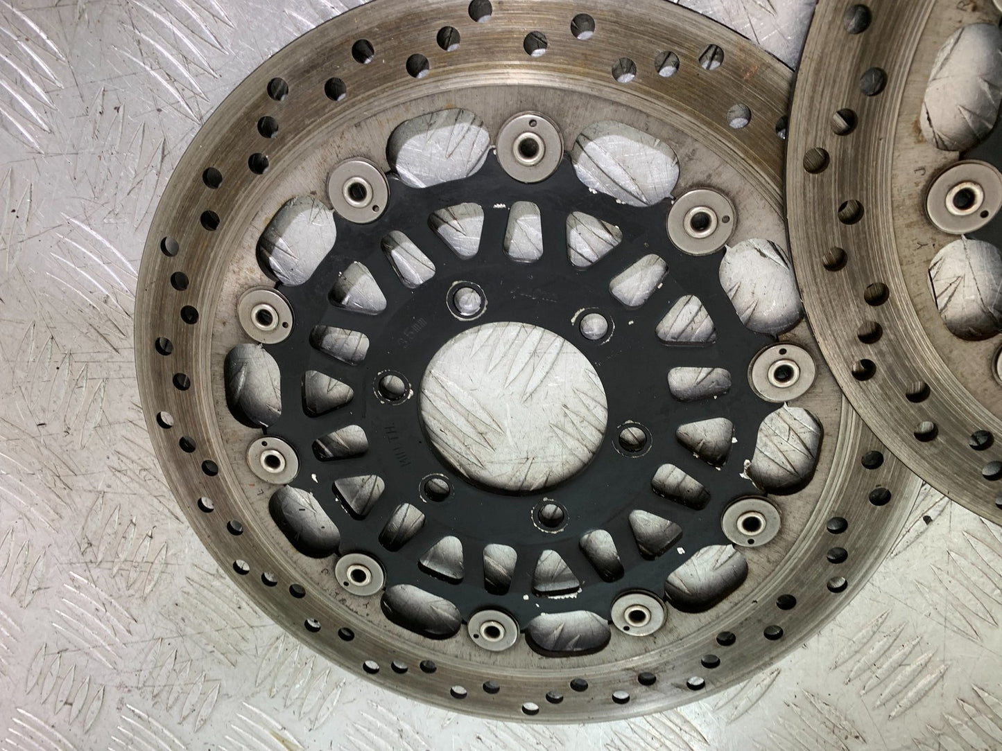 TRIUMPH 955I SPRINT RS FRONT DISCS  YEAR 1999-03 (CMB1313)