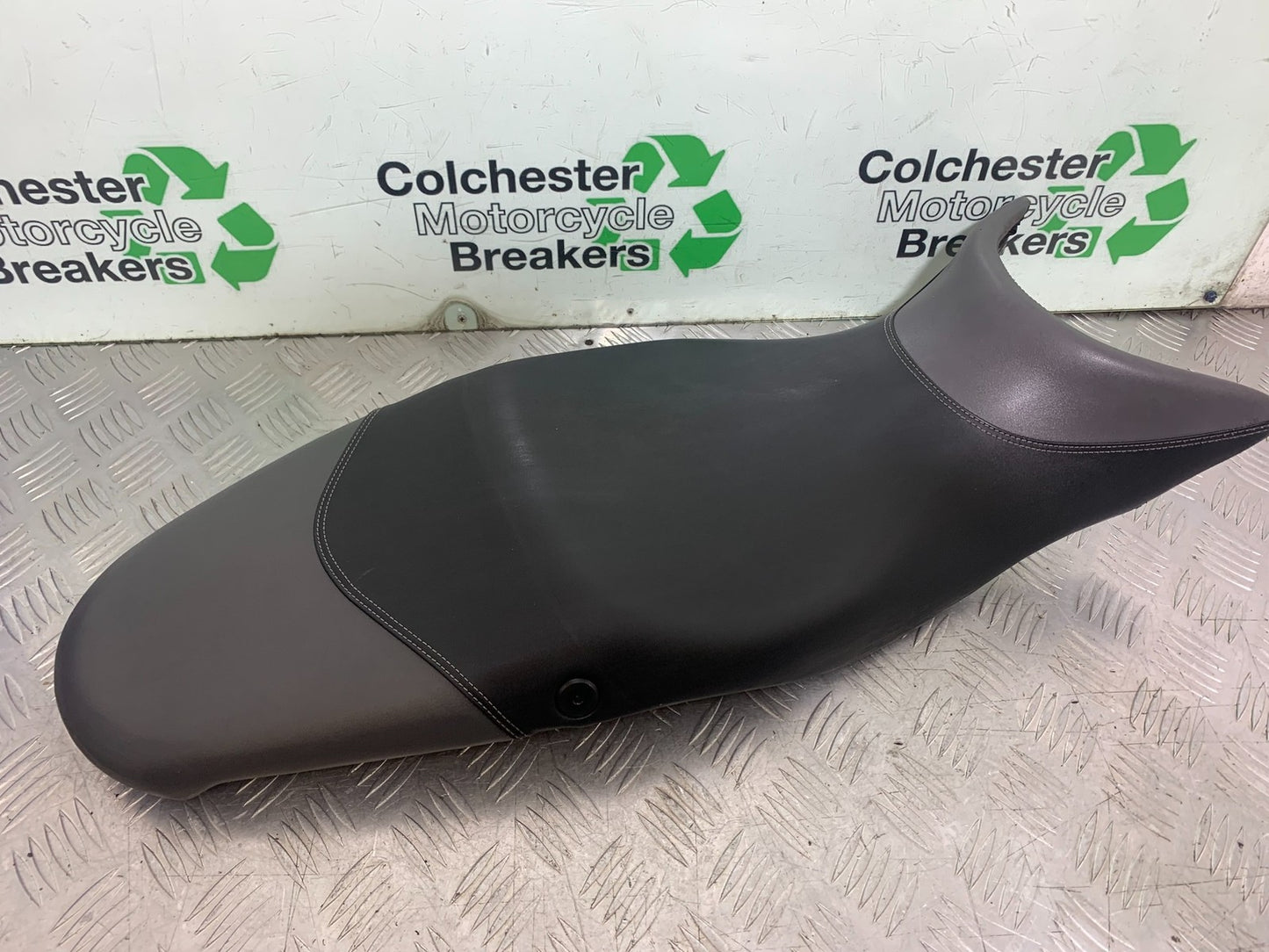 TRIUMPH 675 STREET TRIPLE R SEAT  YEAR 2013 - 2016 (CMB1221)