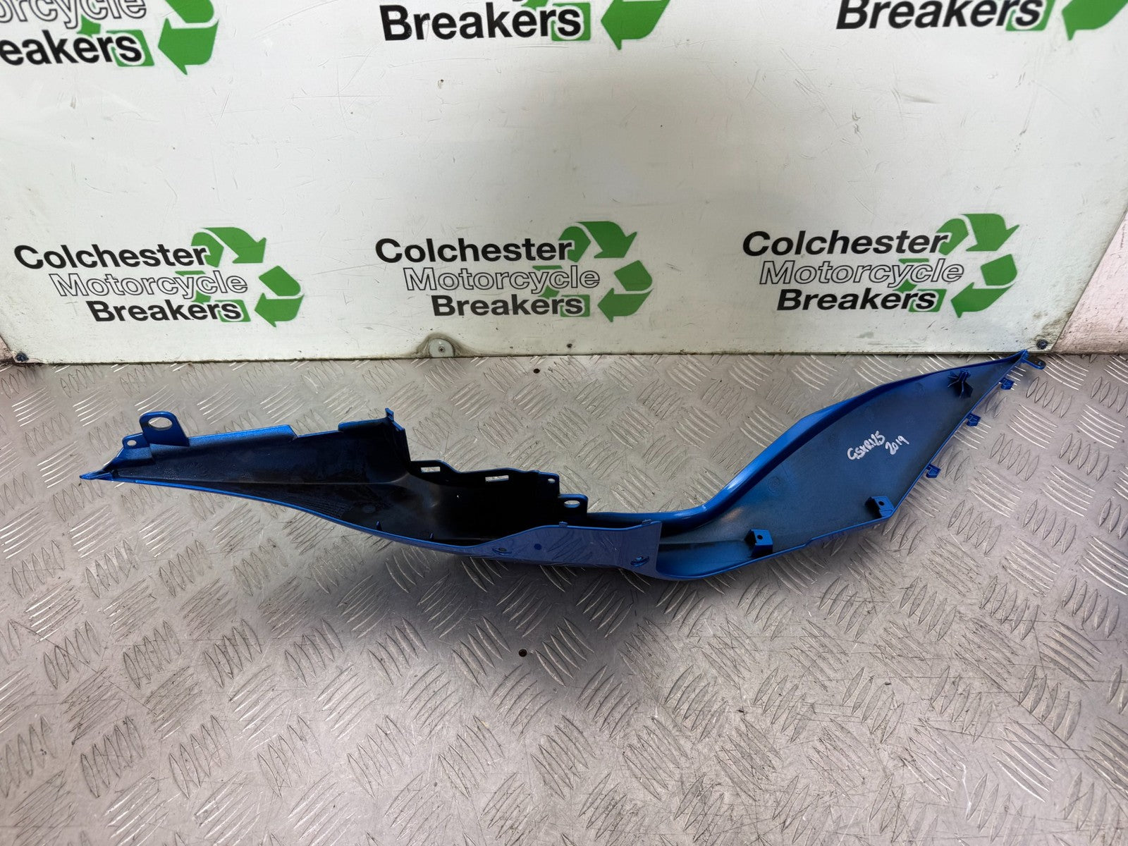 SUZUKI GSXR 125 GSX R125 LEFT SEAT PANEL YEAR 2017 - 2023