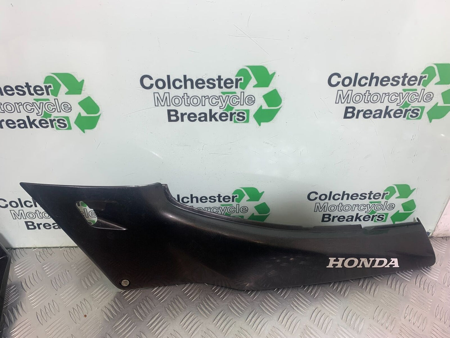 HONDA VFR400 VFR 400 NC21 LEFT SEAT PANEL  YEAR 1986-87 (CMB1043)
