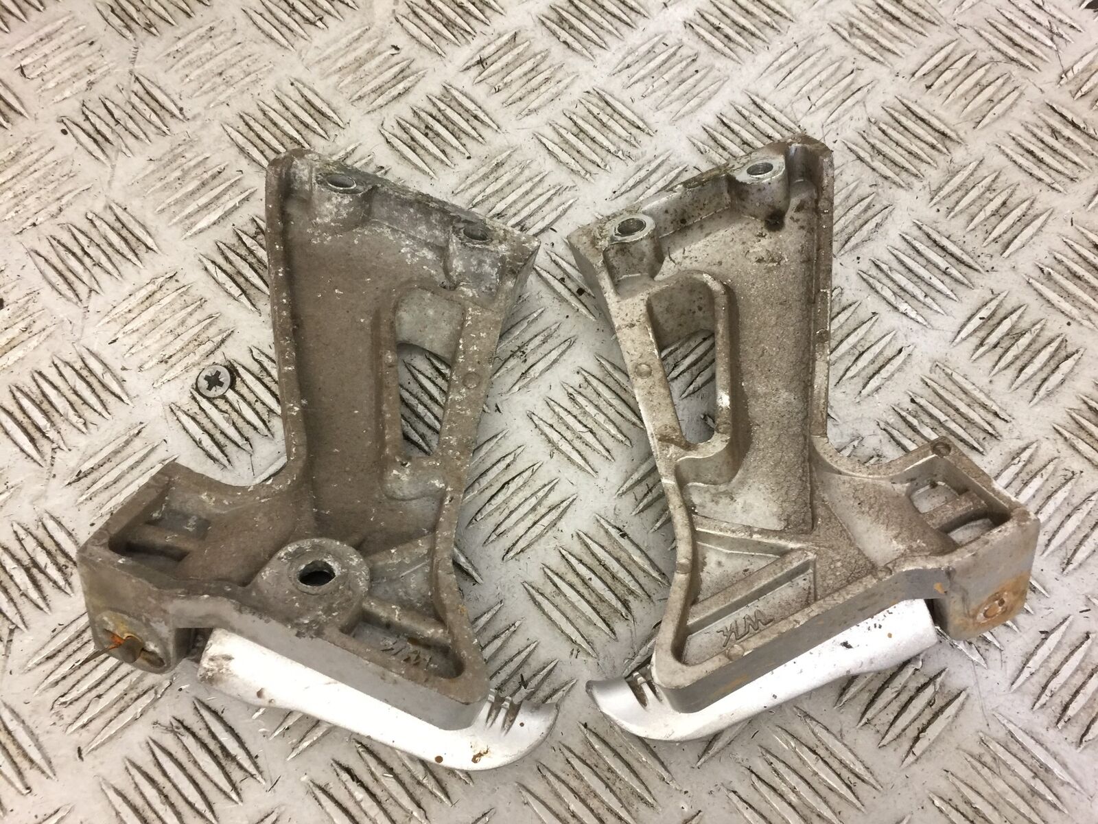 MOTO ROMA SK 125 REAR HANGERS YEAR 2010-2015 (STOCK 572)