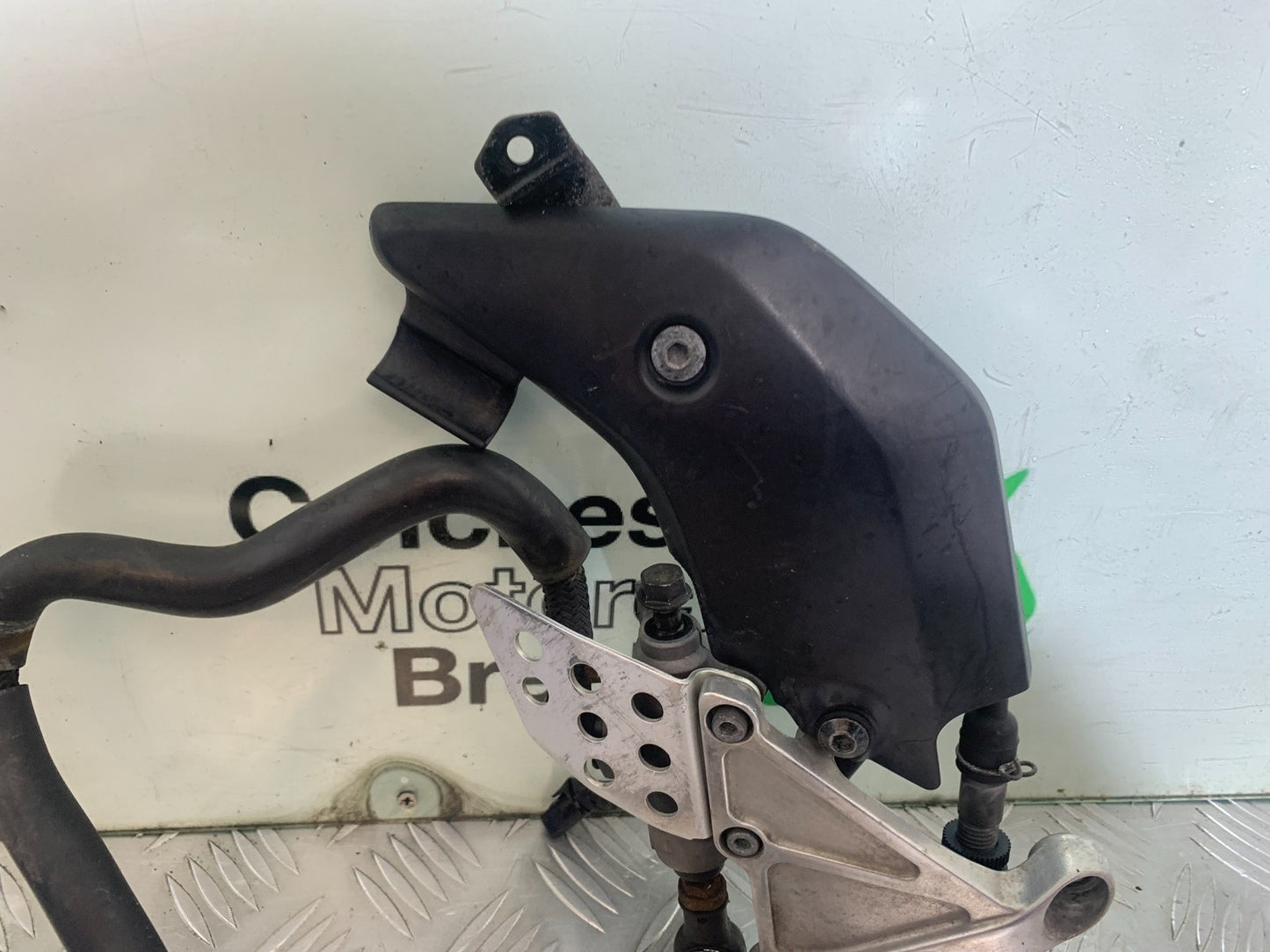 HONDA CBR600 CBR 600 RR FRONT RIGHT HANGER    YEAR 2003-2004 CMB1173)