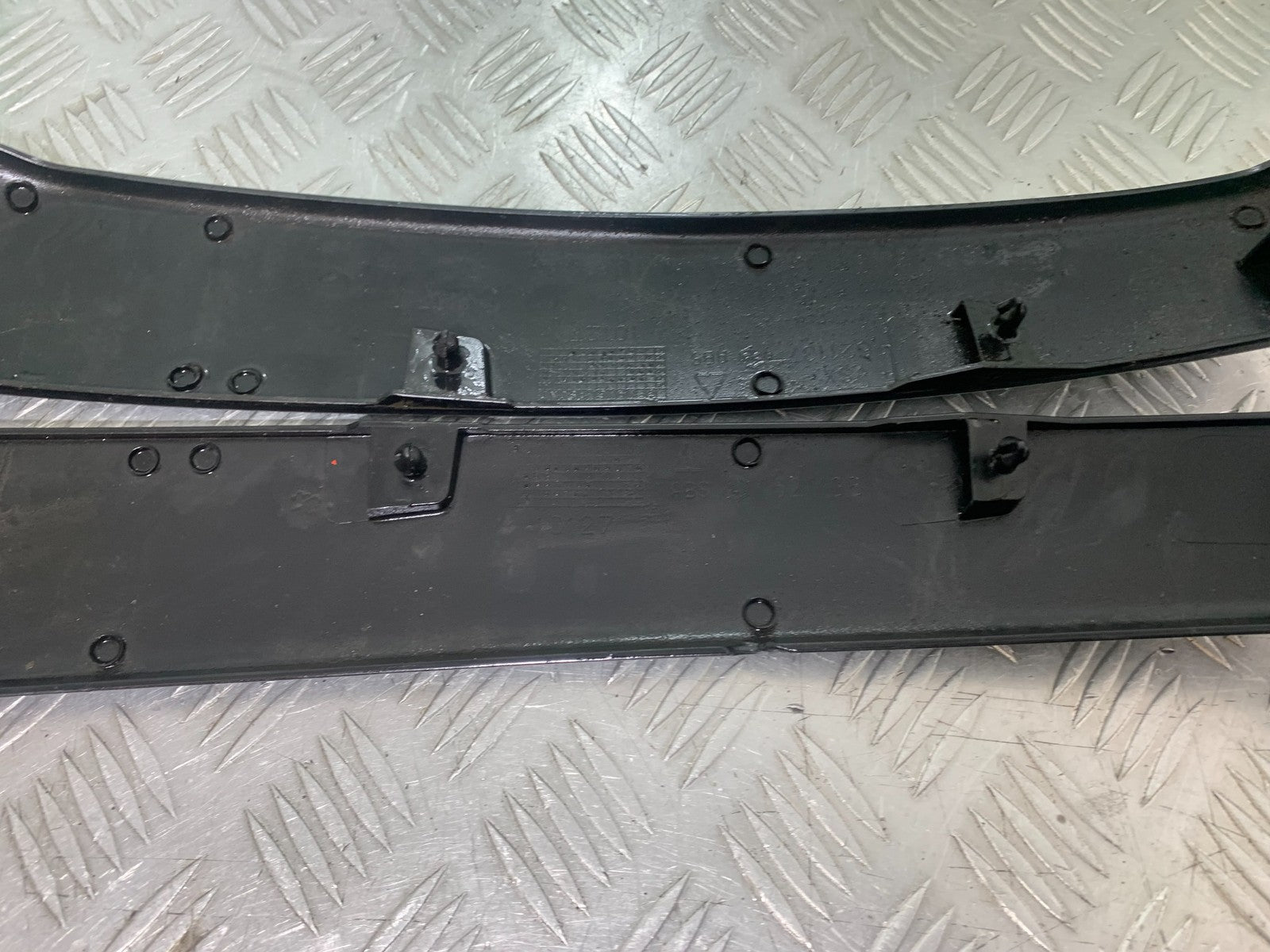 PIAGGIO VESPA GTS 125 LEFT & RIGHT LOWER INFILLS YEAR 2009-14  (CMB1261)