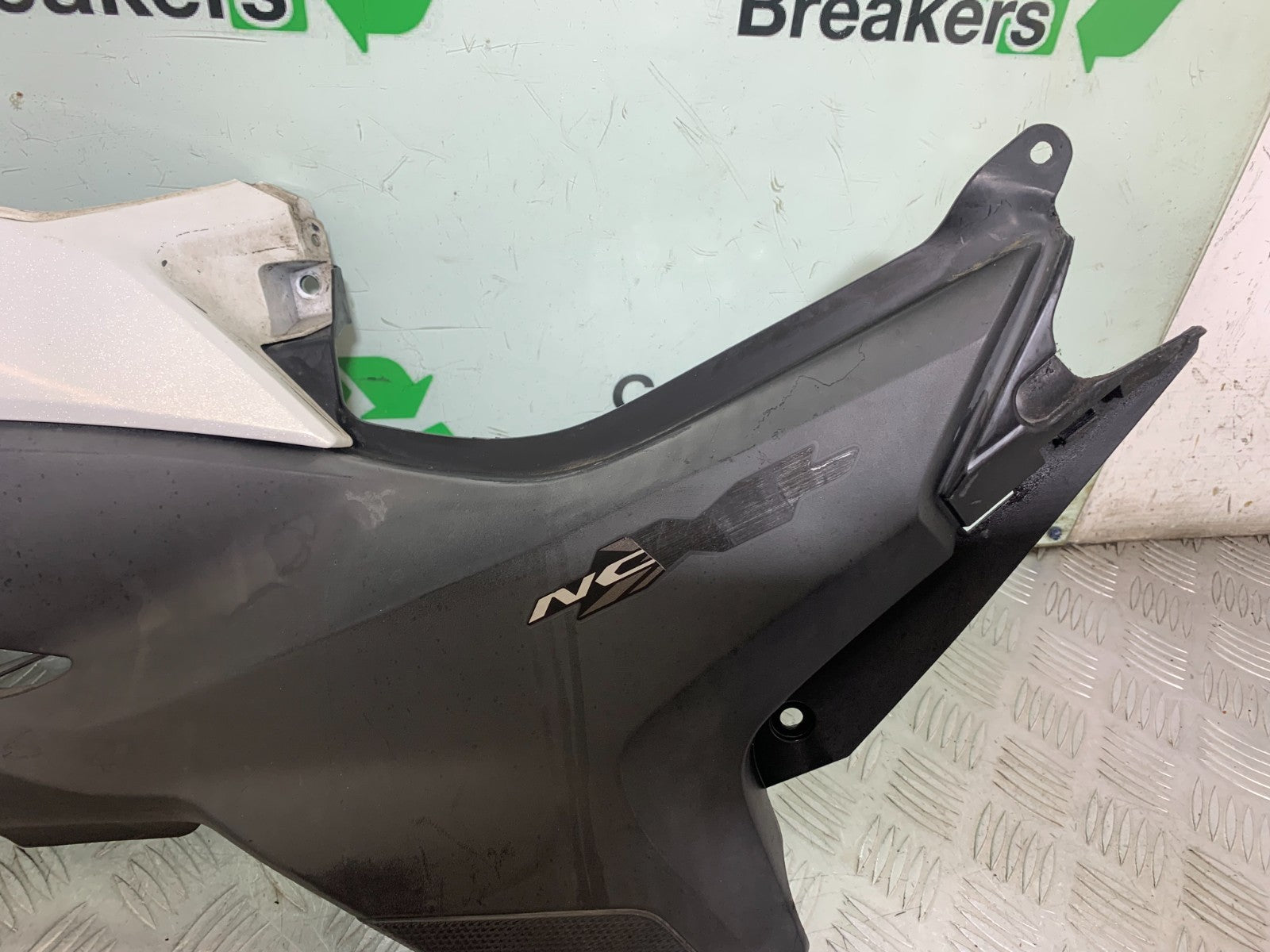 HONDA NC700 X LEFT TANK PANEL  YEAR 2012-2014 (CMB1327)