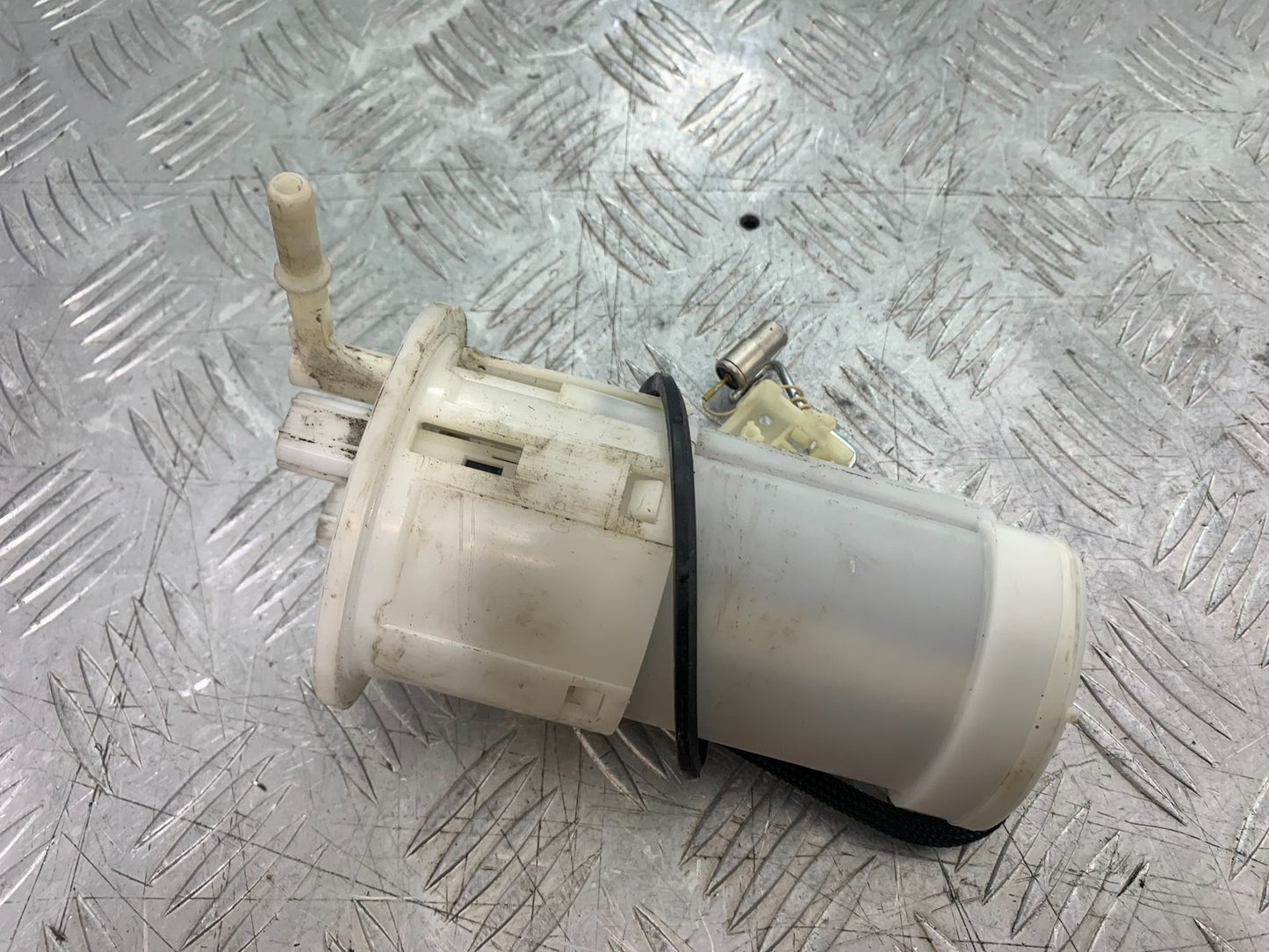 TRIUMPH 675 STREET TRIPLE R PETROL PUMP  YEAR 2013 - 2016 (CMB1221)