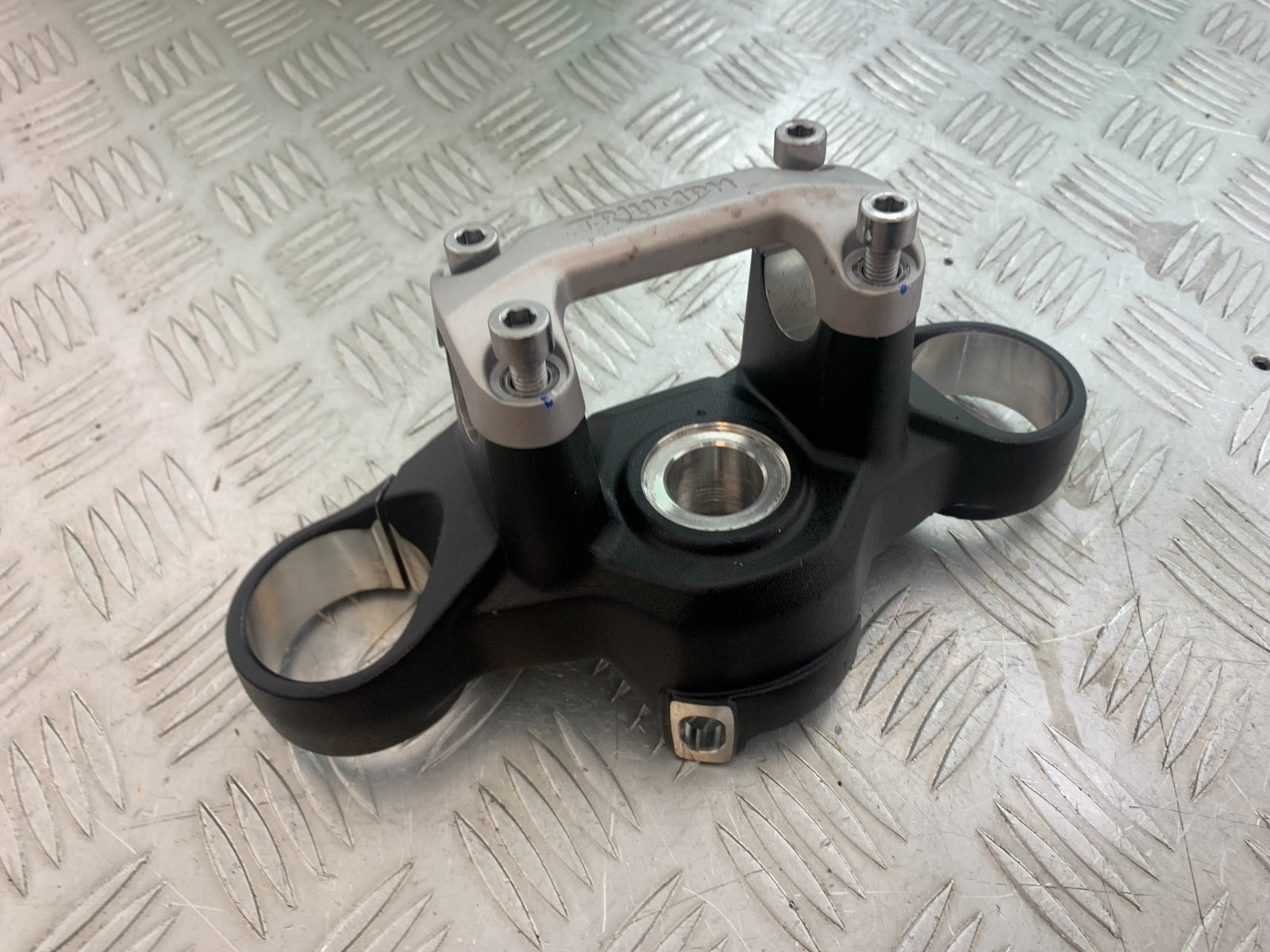 TRIUMPH TRIDENT 660 TOP YOKE  YEAR 2021-2024 (CMB1148)