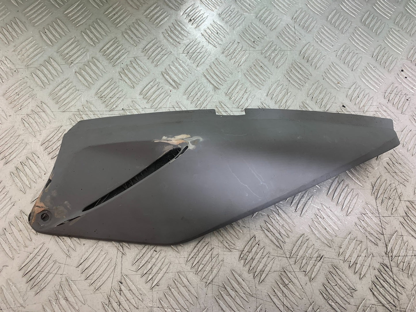 HONDA XL125 VARADERO LEFT SEAT PANEL  YEAR 2001-2006  (CMB1210)