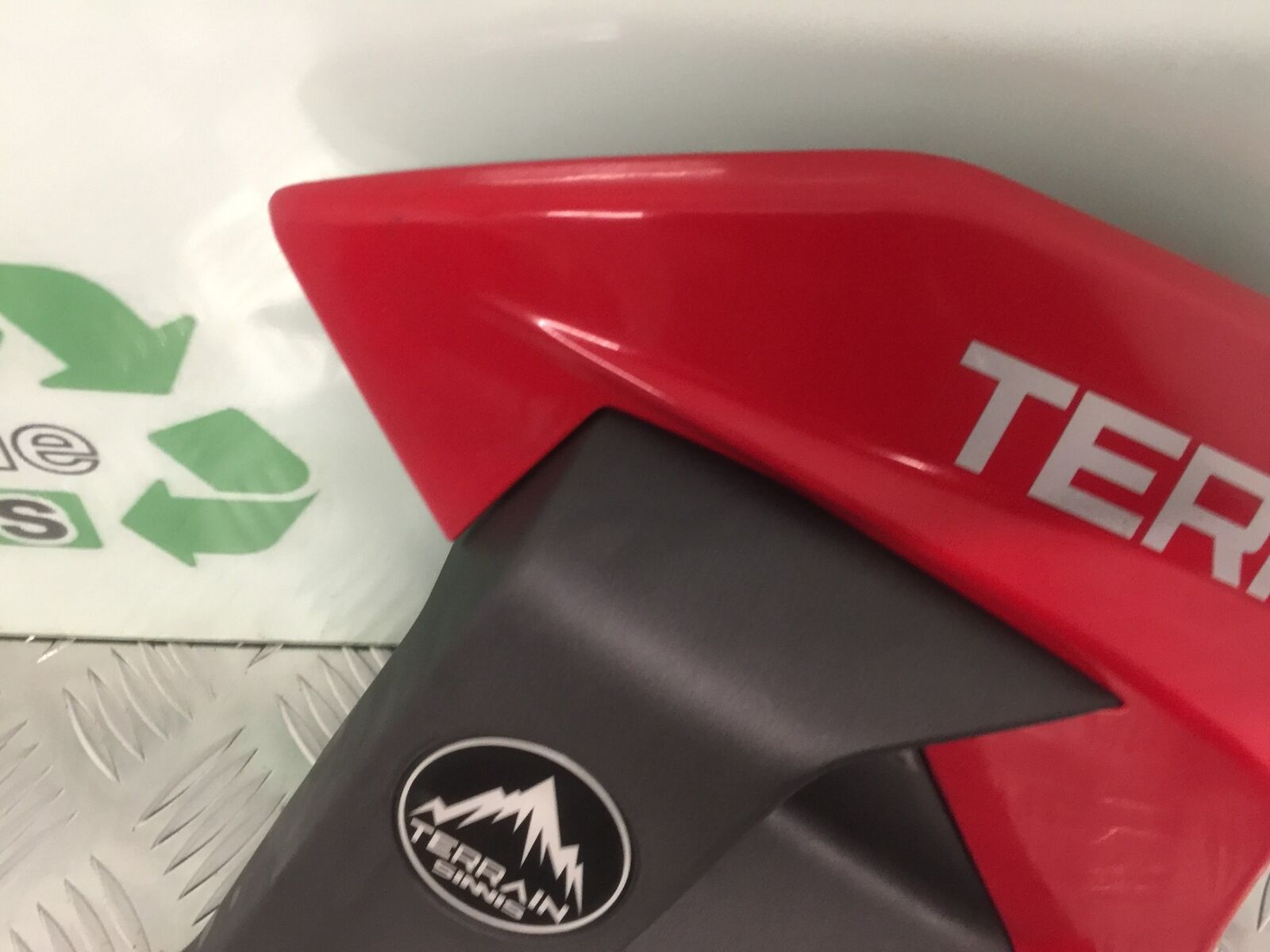 SINNIS TERRAIN 125 LEFT TANK COWL YEAR 2020 (STOCK 921)