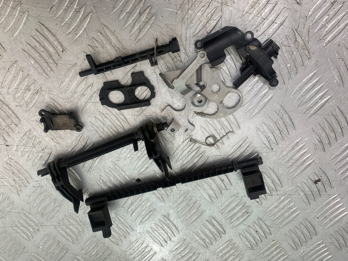 BMW R1200 R 1200 GS SEAT LOCK MECHANISM  YEAR 2013-2016 (CMB1257)