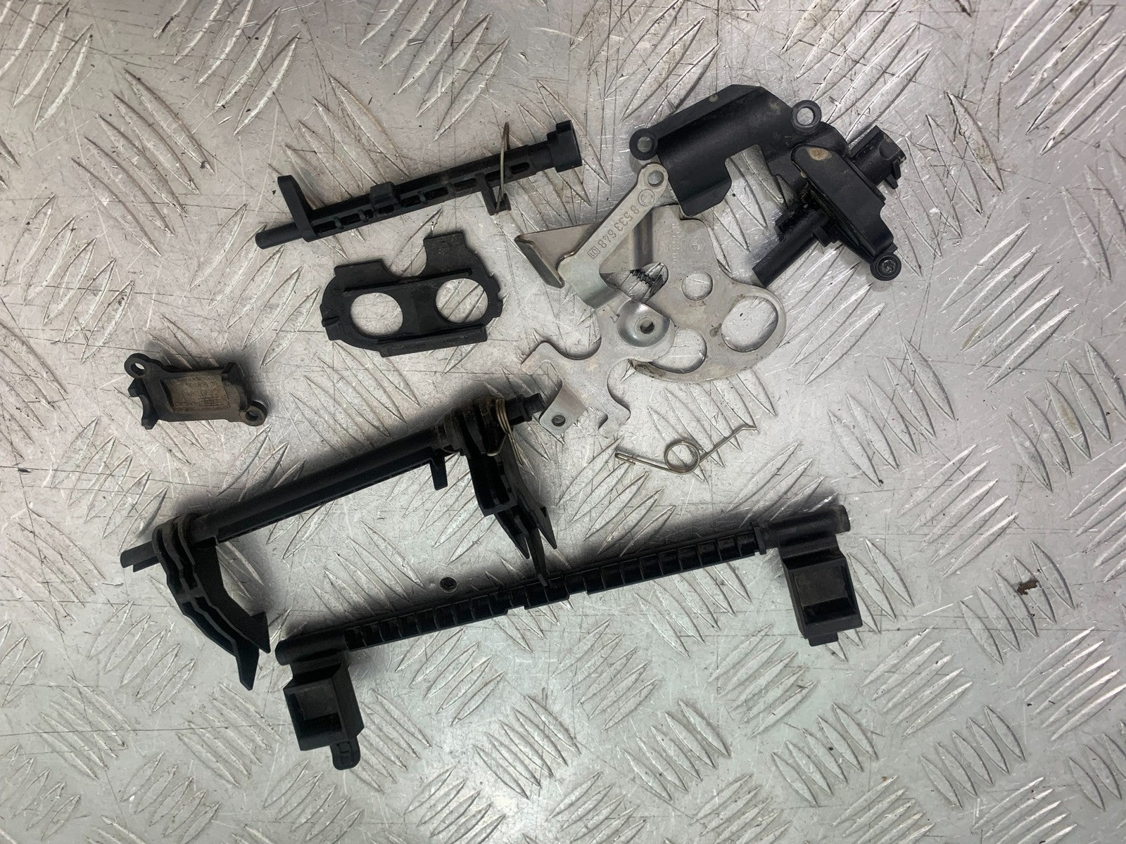 BMW R1200 R 1200 GS SEAT LOCK MECHANISM  YEAR 2013-2016 (CMB1257)