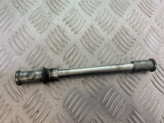 KAWASAKI Z750 ZR750 ZR-7S FRONT WHEEL SPINDLE  YEAR 1999-05 (CMB1135)