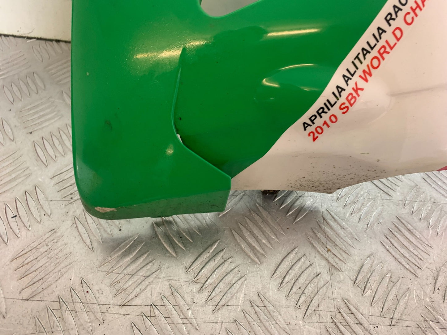 APRILIA RSV4 FACTORY LEFT LOWER FAIRING PANEL  YEAR 2009-2012 (CMB1224)