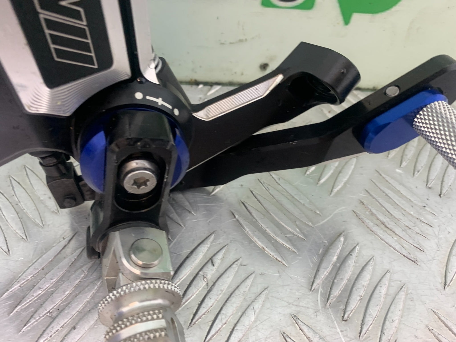 BMW M1000 R RIGHT FRONT HANGER HANGER YEAR 2023-2024 (CMB1140)