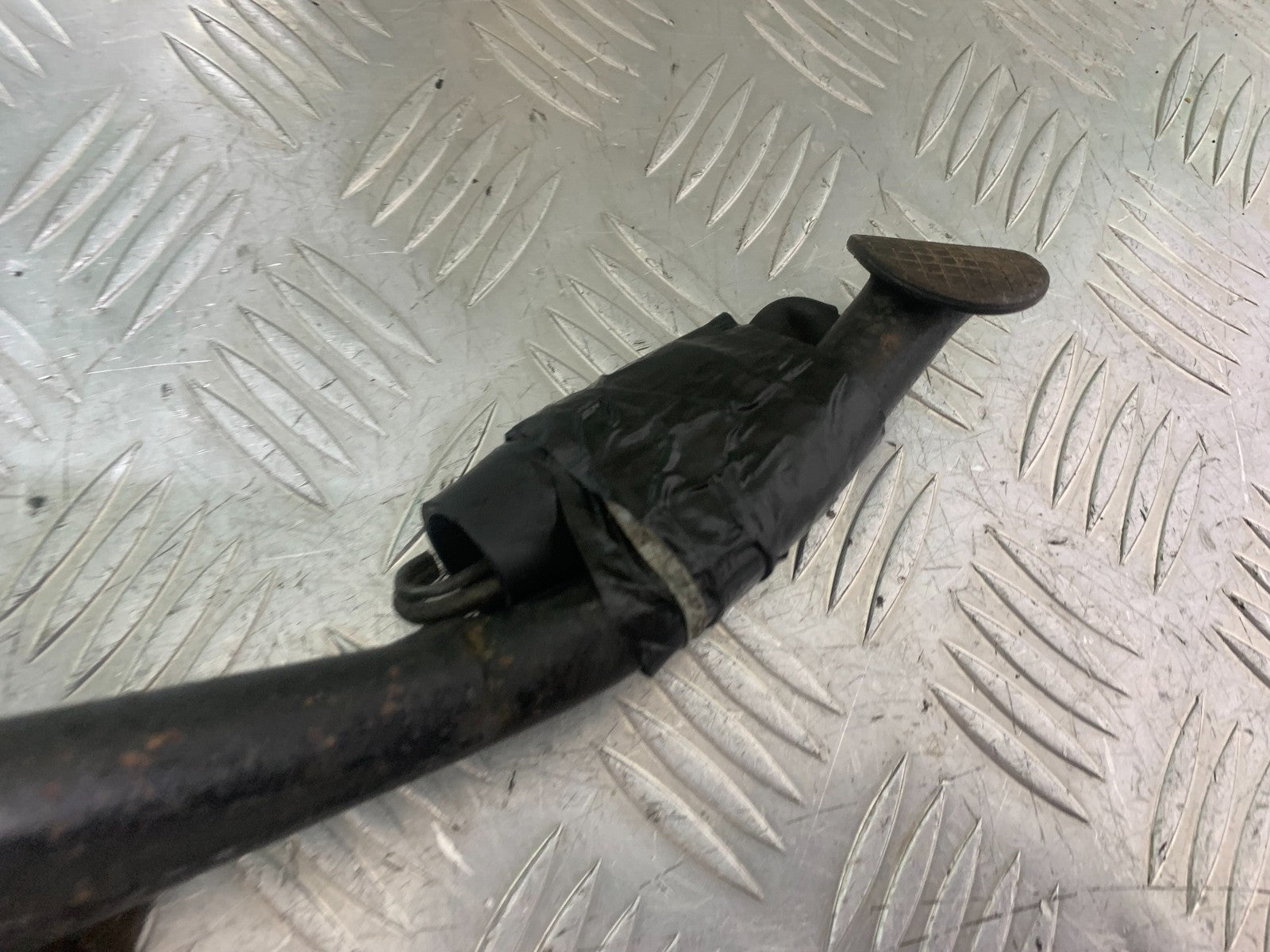 YAMAHA XJ900 XJ 900 DIVERSION CENTER STAND   YEAR 1994-2002 (CMB1292)