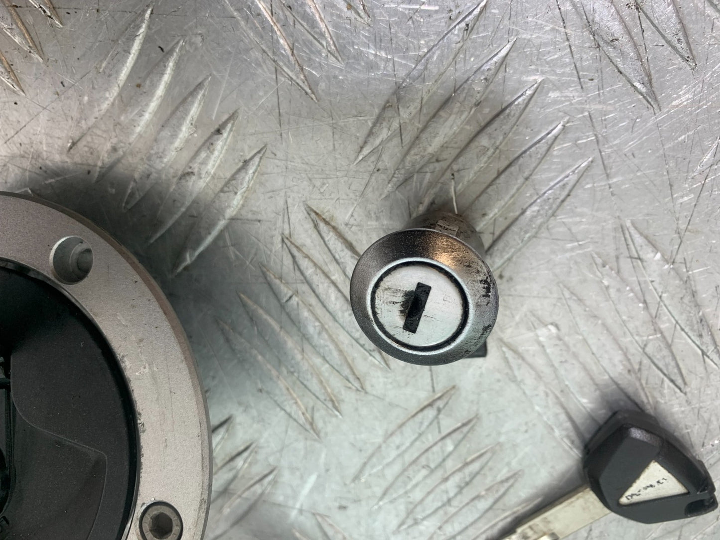 KAWASAKI 650 VERSYS LOCKS AND KEY  YEAR 2015-2018 (CMB1288)