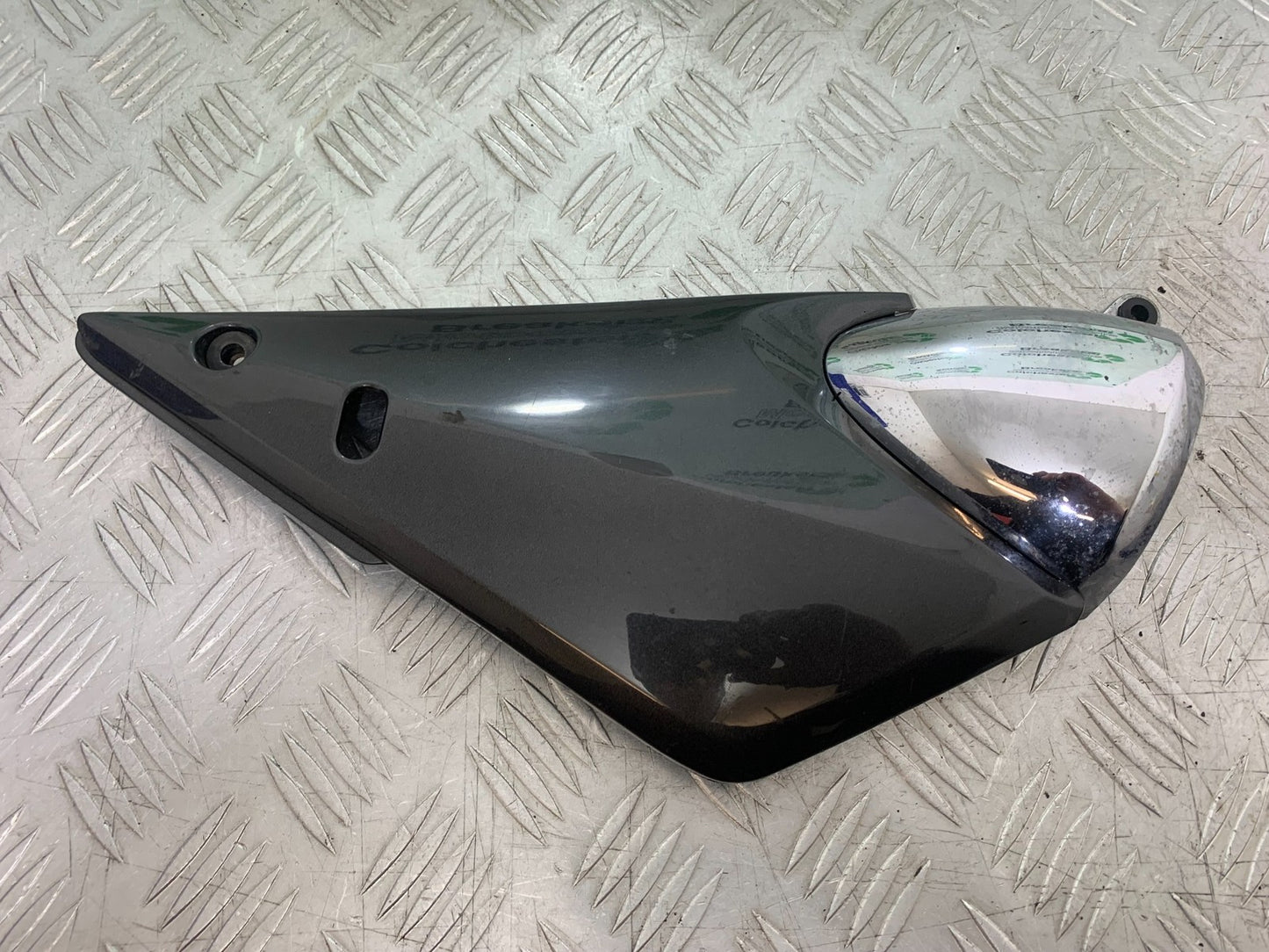 SUZUKI GSF600 GSF 600 BANDIT RIGHT SIDE PANEL   2000-2004 (CMB1269)