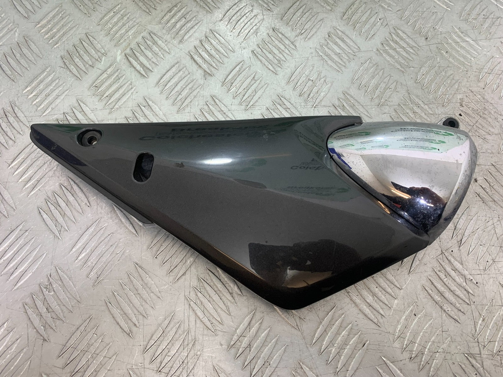 SUZUKI GSF600 GSF 600 BANDIT RIGHT SIDE PANEL   2000-2004 (CMB1269)