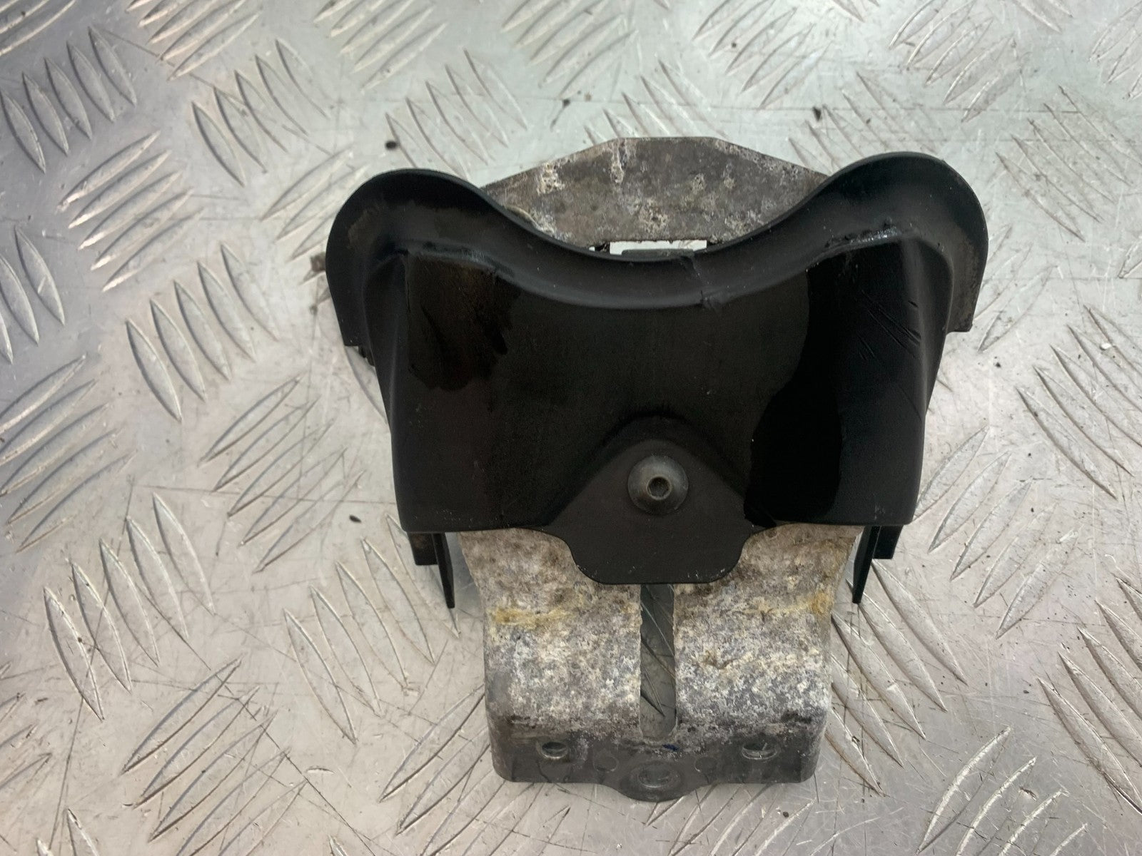 YAMAHA XMAX 125 XMAX-125 SEAT HINGE   YEAR 2015-2020  (CMB1266)
