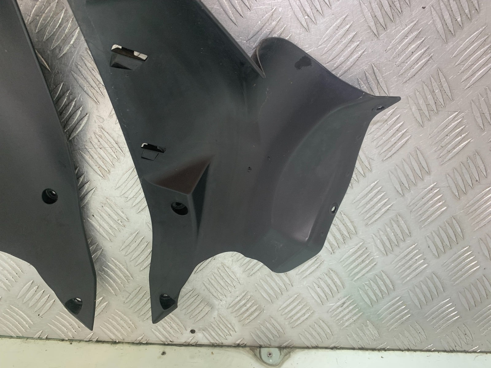 YAMAHA YZF-R125 YZF 125 LEFT AND RIGHT INNER INFILLS YEAR 2019-2022 (CMB1263)