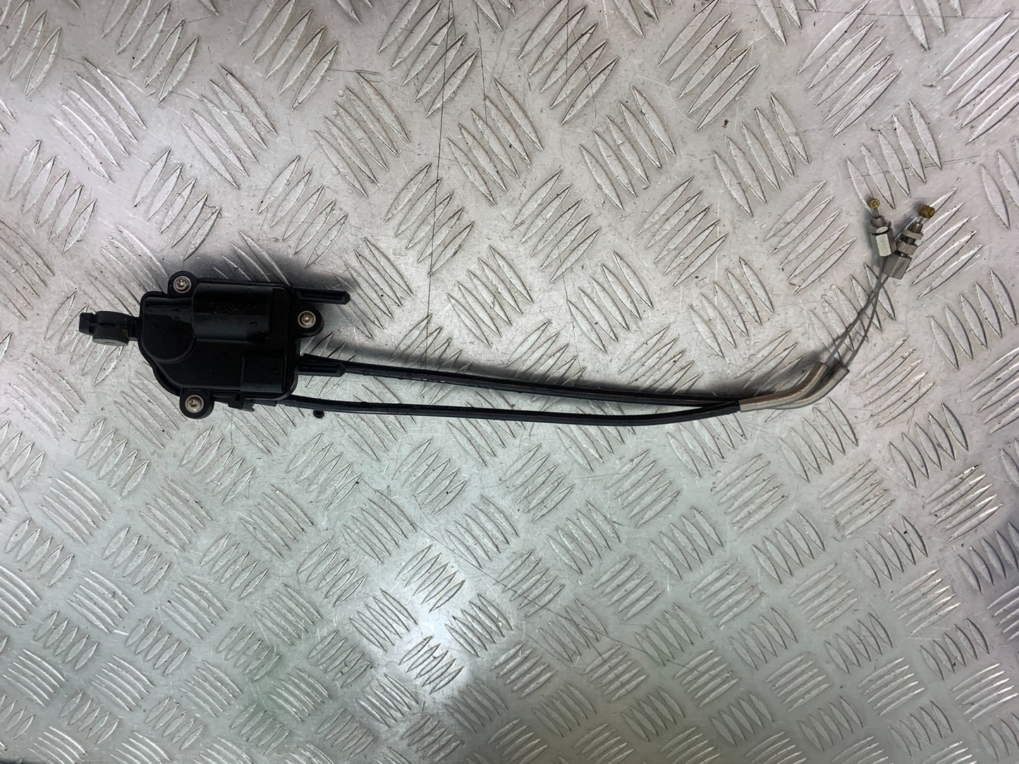 BMW M1000 R SERVO MOTOR AND CABLES   YEAR 2023-2024 (CMB1140)