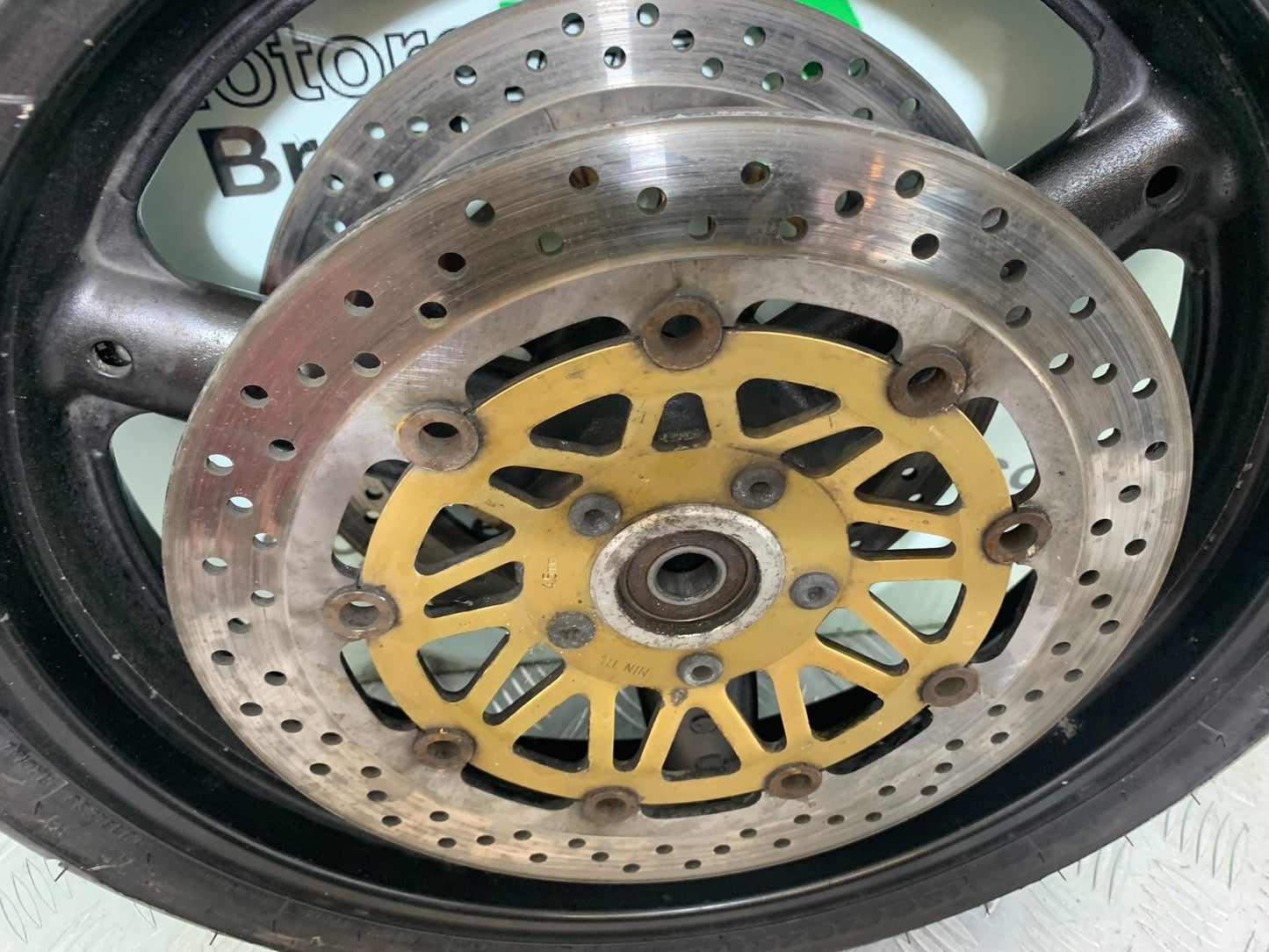 SUZUKI GSF1200 GSF 1200 BANDIT FRONT WHEEL AND DISCS   YEAR 2001-2004 (CMB1188)