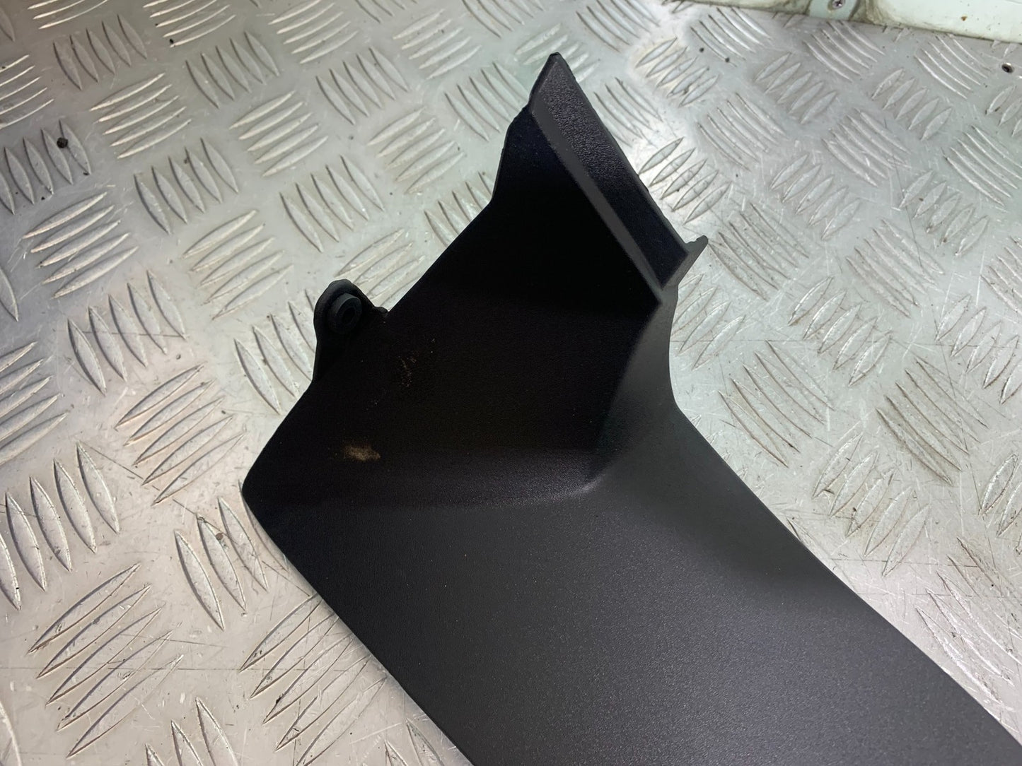TRIUMPH 1050 SPRINT ST LEFT TOP FAIRING INFILL PANEL   2003-2011 (CMB1285)