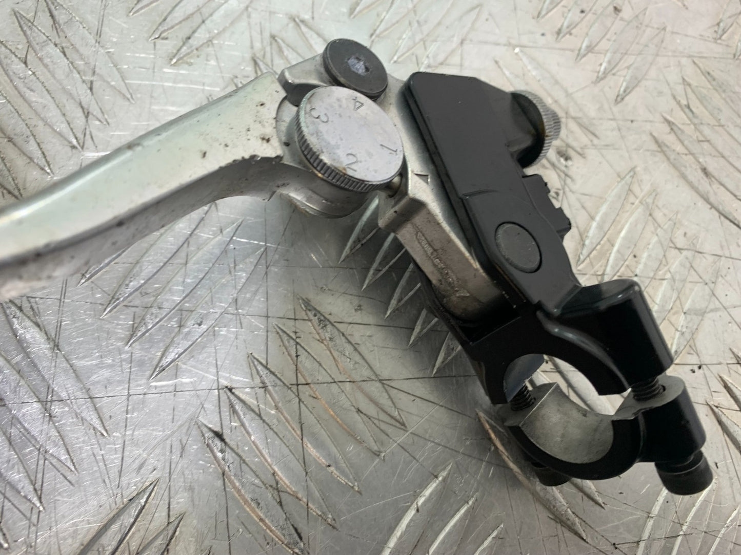 TRIUMPH 1050 SPRINT ST CLUTCH LEVER AND BRACKET   2003-2011 (CMB1285)