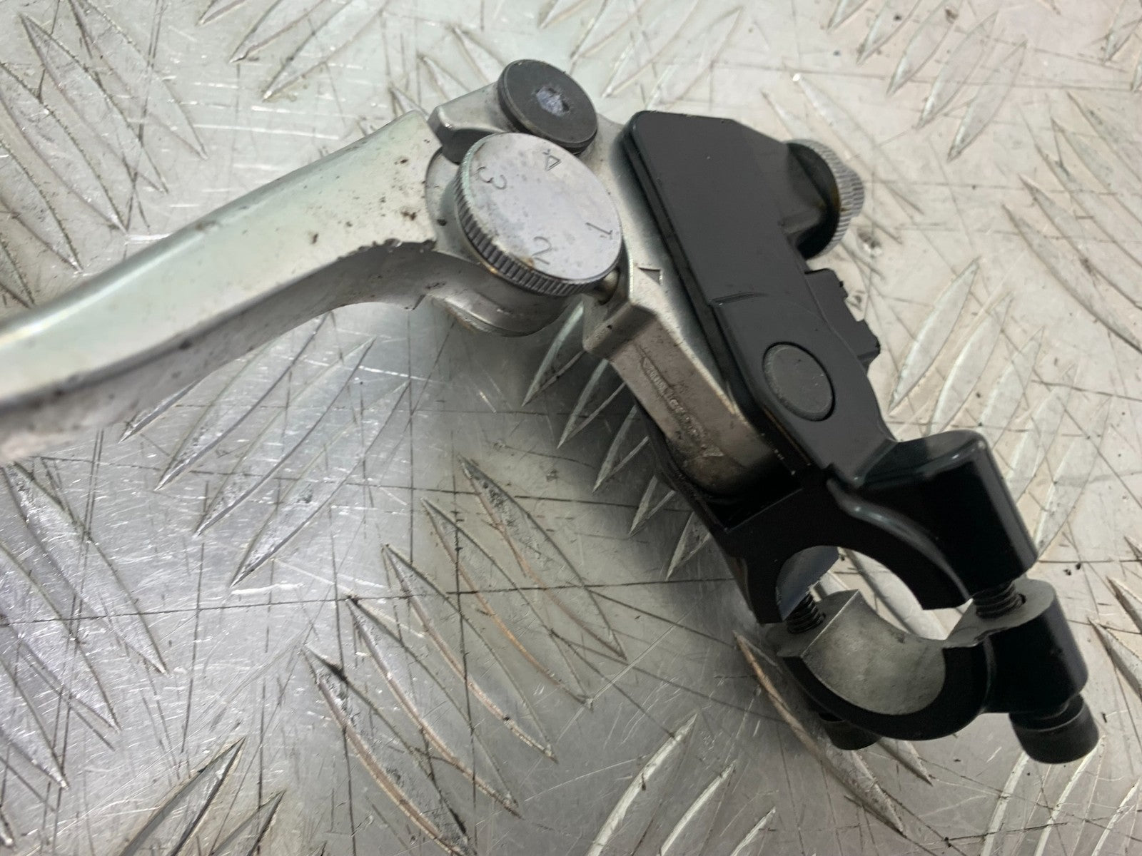 TRIUMPH 1050 SPRINT ST CLUTCH LEVER AND BRACKET   2003-2011 (CMB1285)