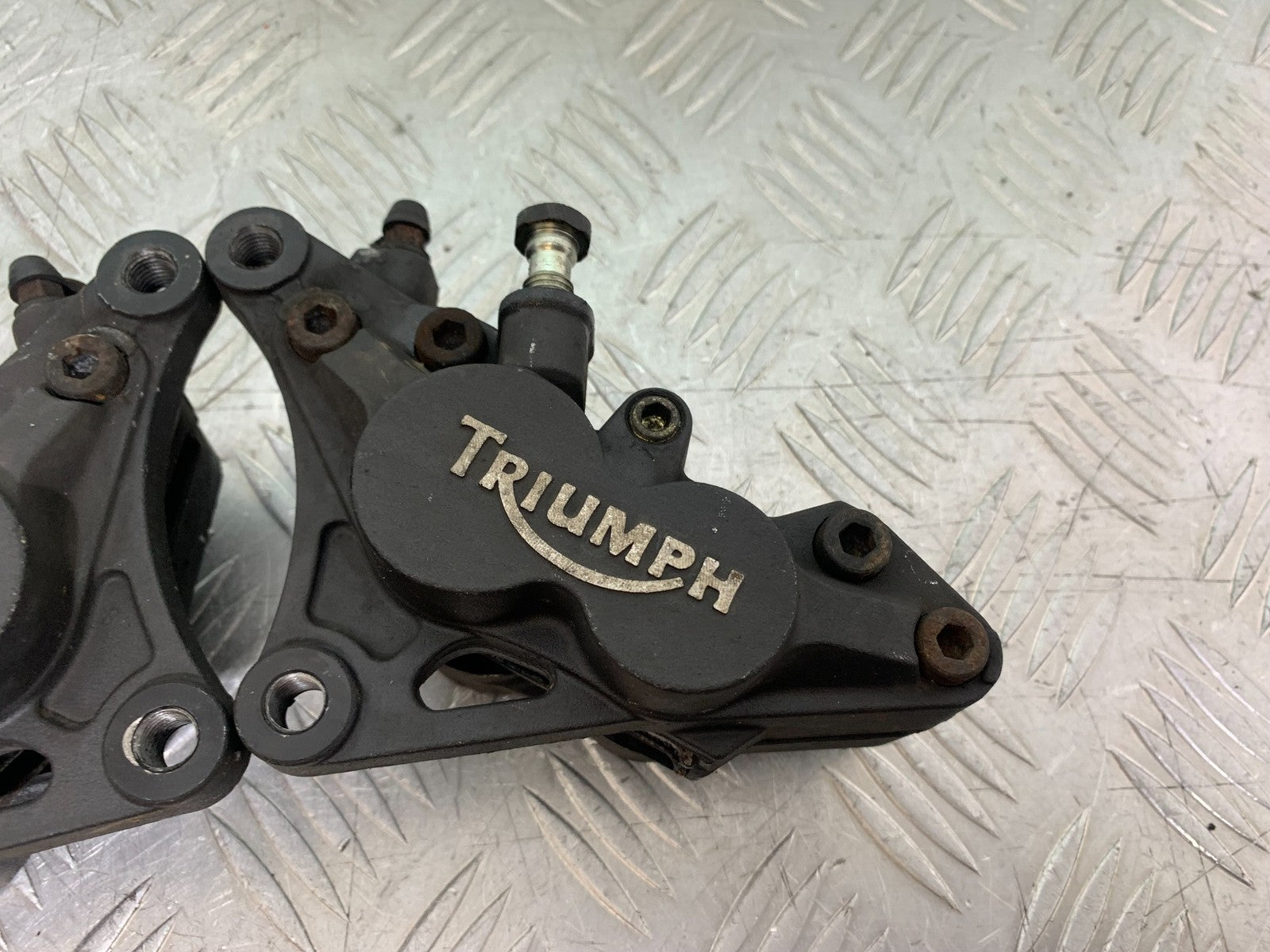 TRIUMPH 955i SPRINT ST FRONT BRAKE CALIPERS YEAR 1999-04 (CMB1230)