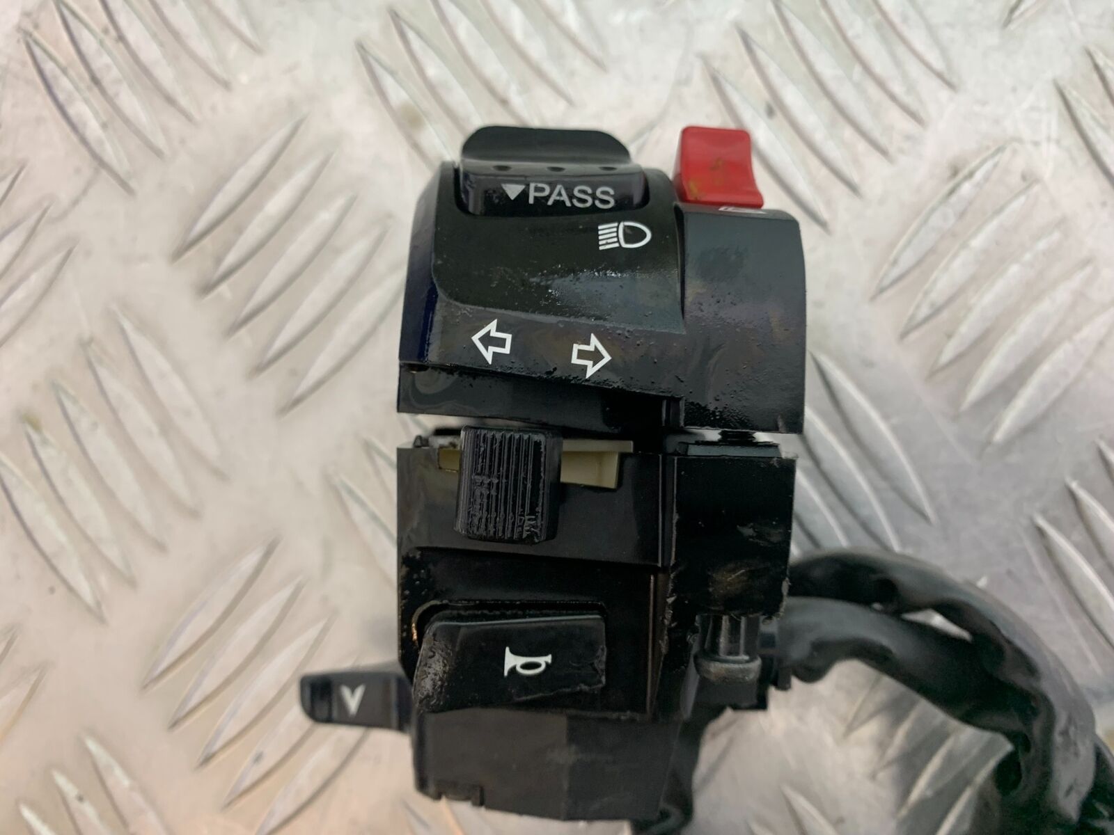 SUZUKI GSXR1000 GSXR 1000 LEFT SWITCH GEAR 2009-2016 (CMB1049)
