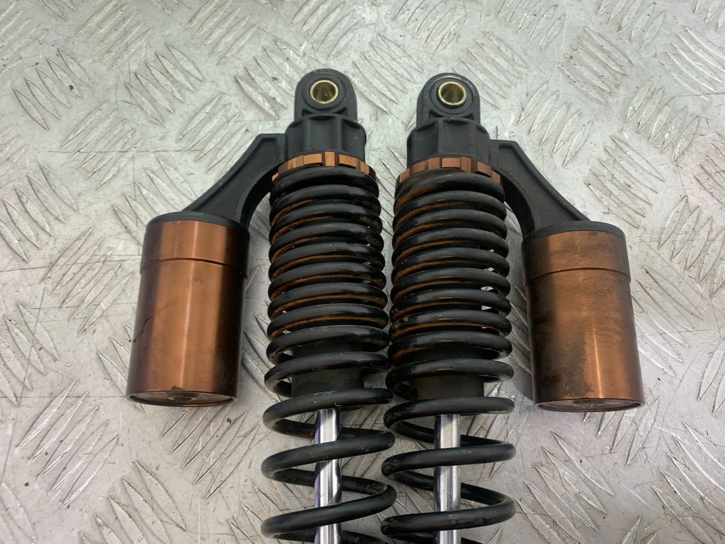 SINNIS HOODLUM 125 REAR SHOCKS  YEAR 2021-2025 (CMB1196)