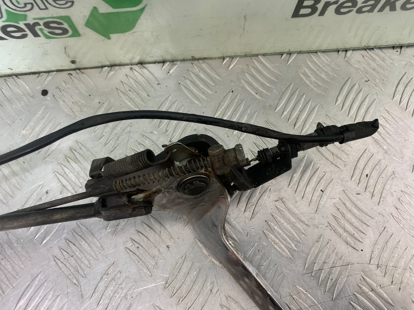 HONDA VT750 SHADOW FRONT RIGHT HANGER & PEDAL    YEAR 2003-2004 (CMB1265)