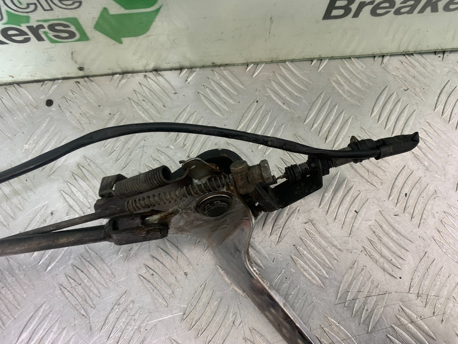 HONDA VT750 SHADOW FRONT RIGHT HANGER & PEDAL    YEAR 2003-2004 (CMB1265)