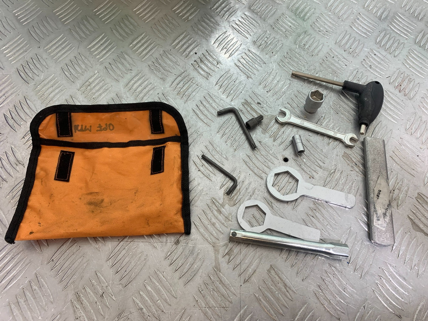 KTM 790 DUKE TOOL KIT YEAR 2018-2021  (CMB11150)