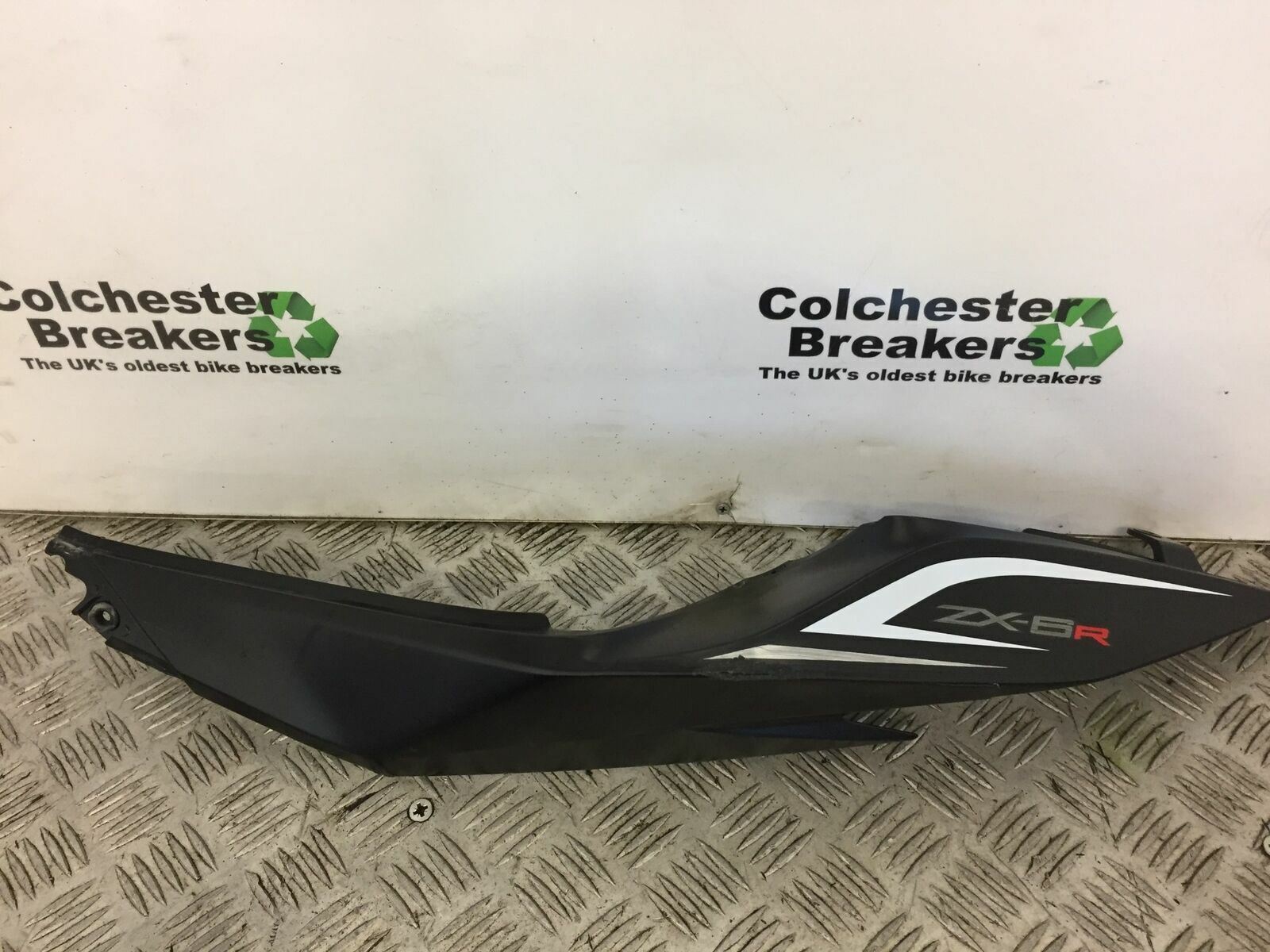 KAWASAKI ZX636 ZX 636 LEFT SEAT PANEL   YEAR 2013-2016