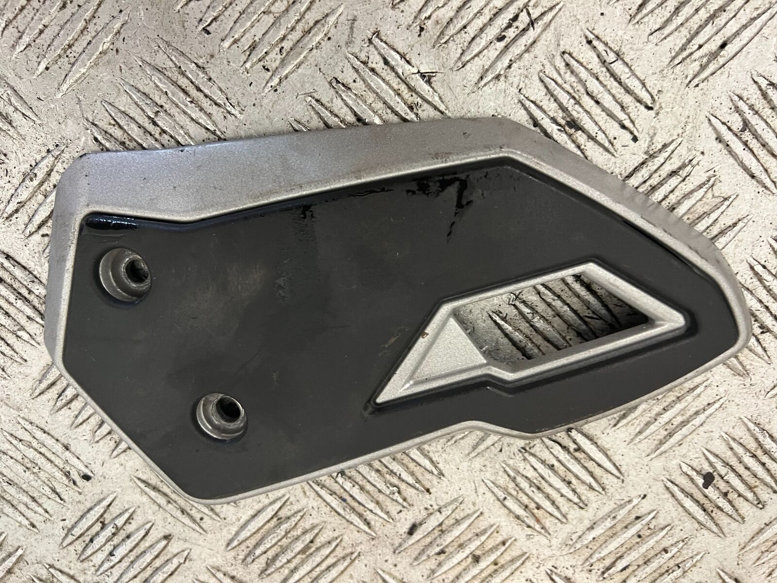 TRIUMPH TIGER 1200 EXPLORER HEEL PLATE  YEAR  2012-2015 (STOCK 901)