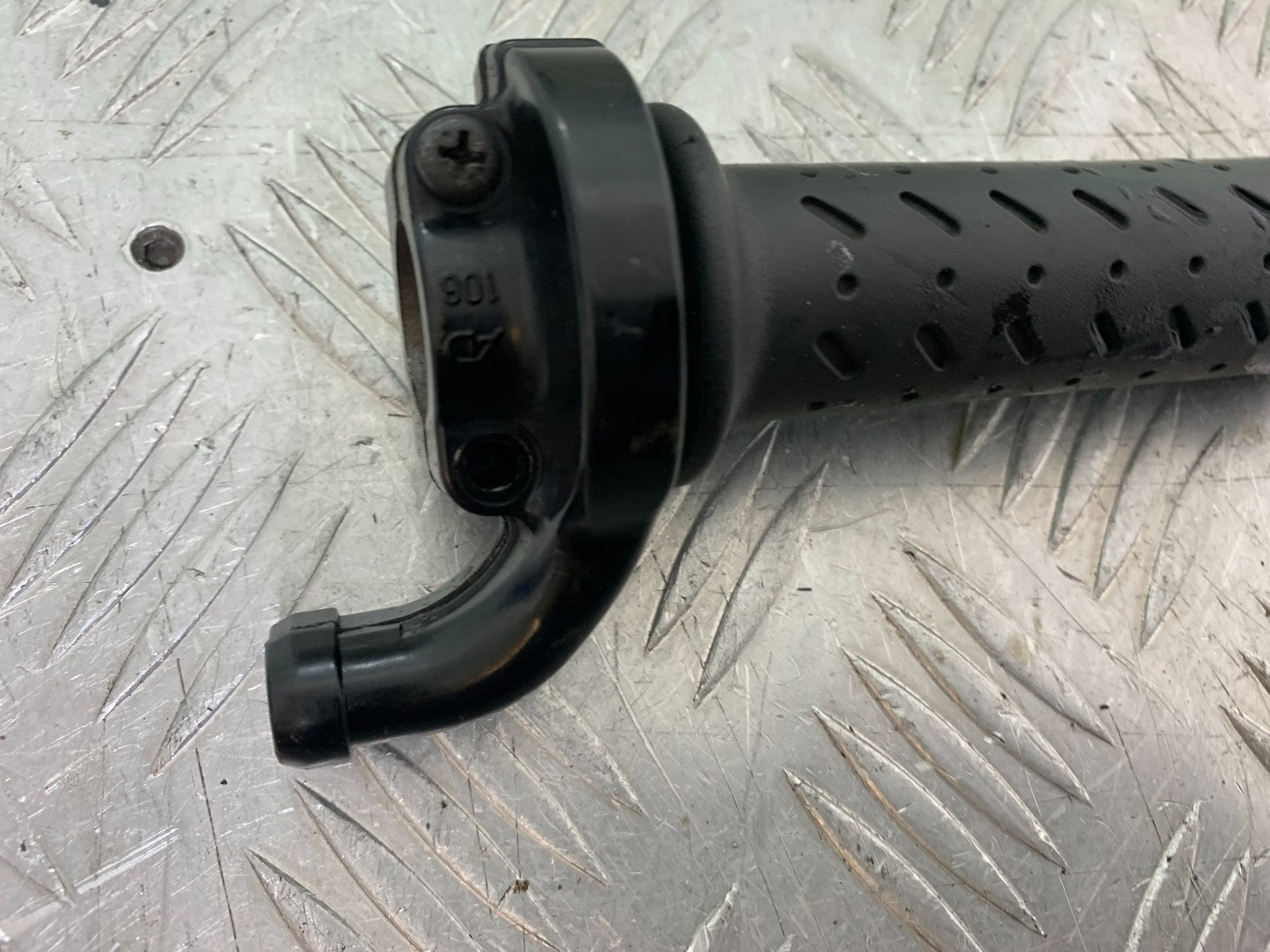 TRIUMPH 1050 SPRINT ST THROTTLE AND GRIP  2003-2011 (CMB1285)