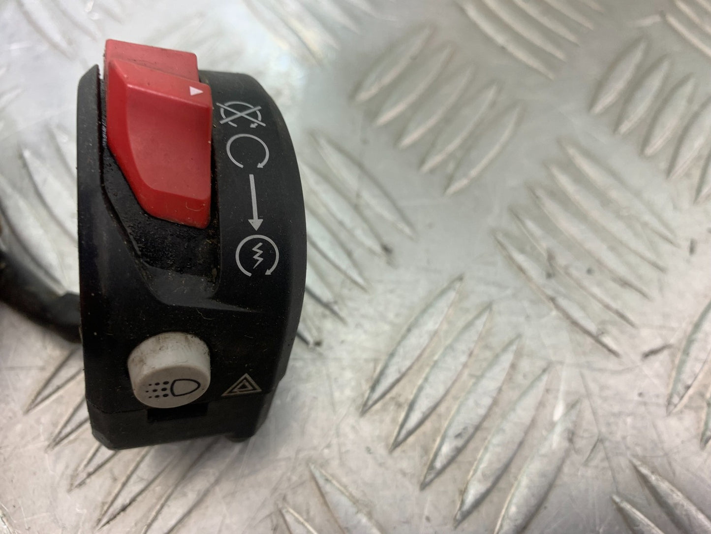 DUCATI 937 MONSTER RIGHT SWITCH GEAR YEAR 2021-2024 (CMB1270)