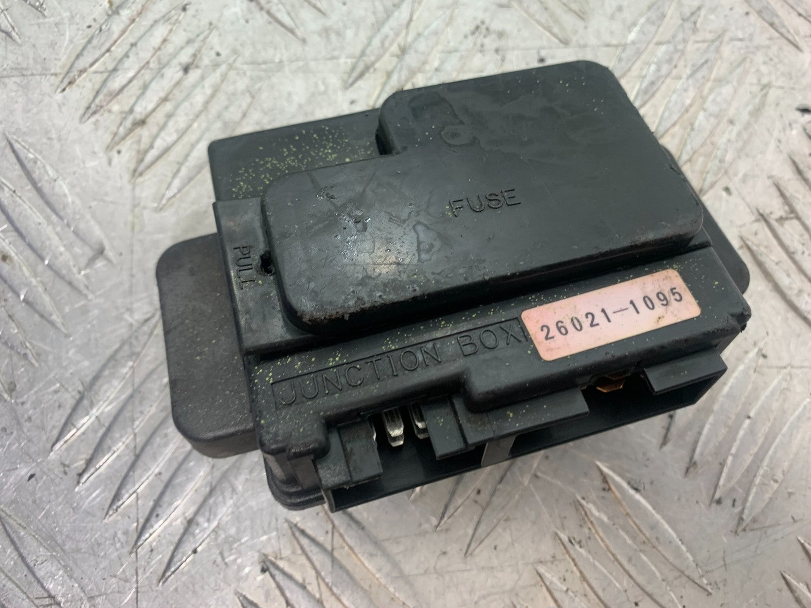 KAWASAKI ZX9R ZX9 C FUSE BOX   YEAR 1998-99 (CMB1213)