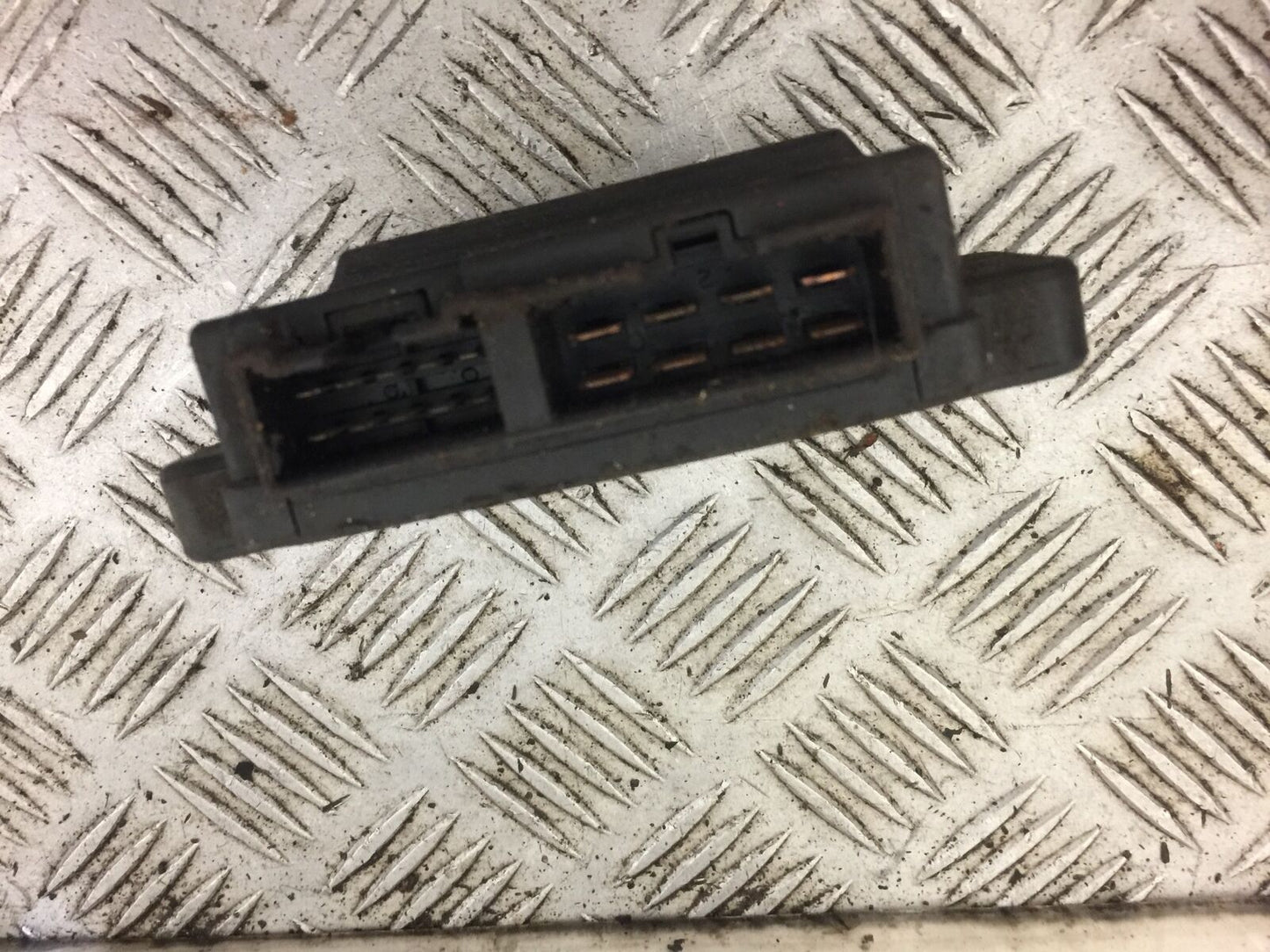 KAWASAKI GPZ600 R GPZ 600 FUSE BOX YEAR 1987 (STOCK 519)
