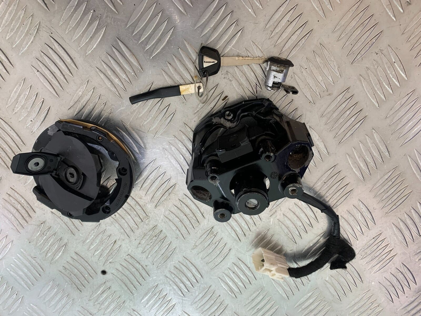 KAWASAKI NINJA 650 LOCKS AND KEY   YEAR 2017-2019 (CMB1018)