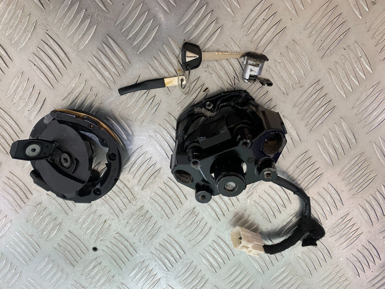 KAWASAKI NINJA 650 LOCKS AND KEY   YEAR 2017-2019 (CMB1018)