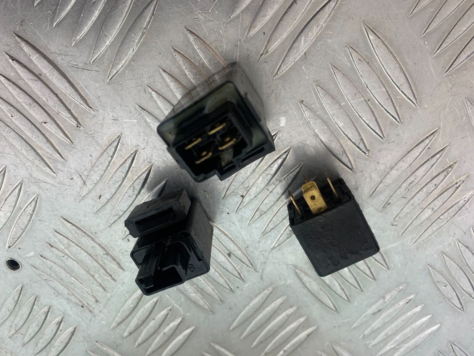 YAMAHA XJR1300 XJR 1300 RELAYS  YEAR 1999-2003 (CMB1055)