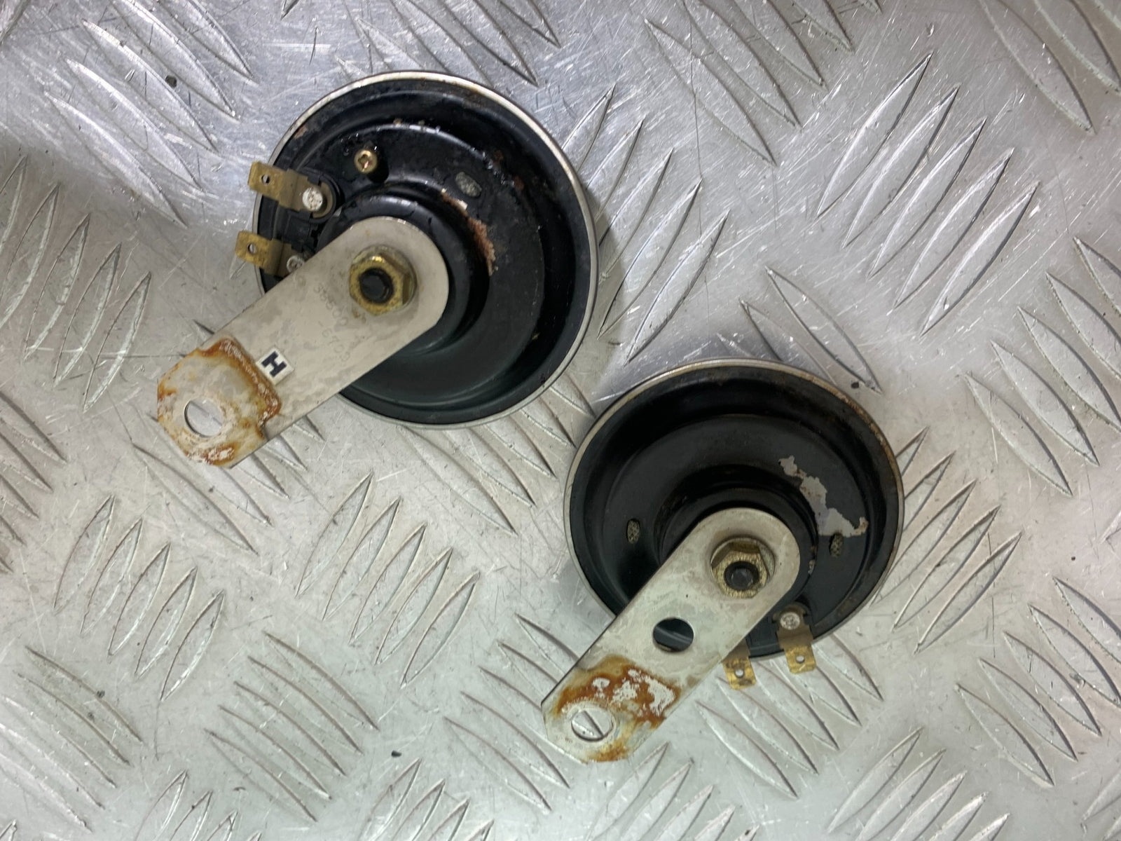 SUZUKI GSF1200  GSF 1200 BANDIT HORNS   YEAR 1997-2000 (CMB1149)