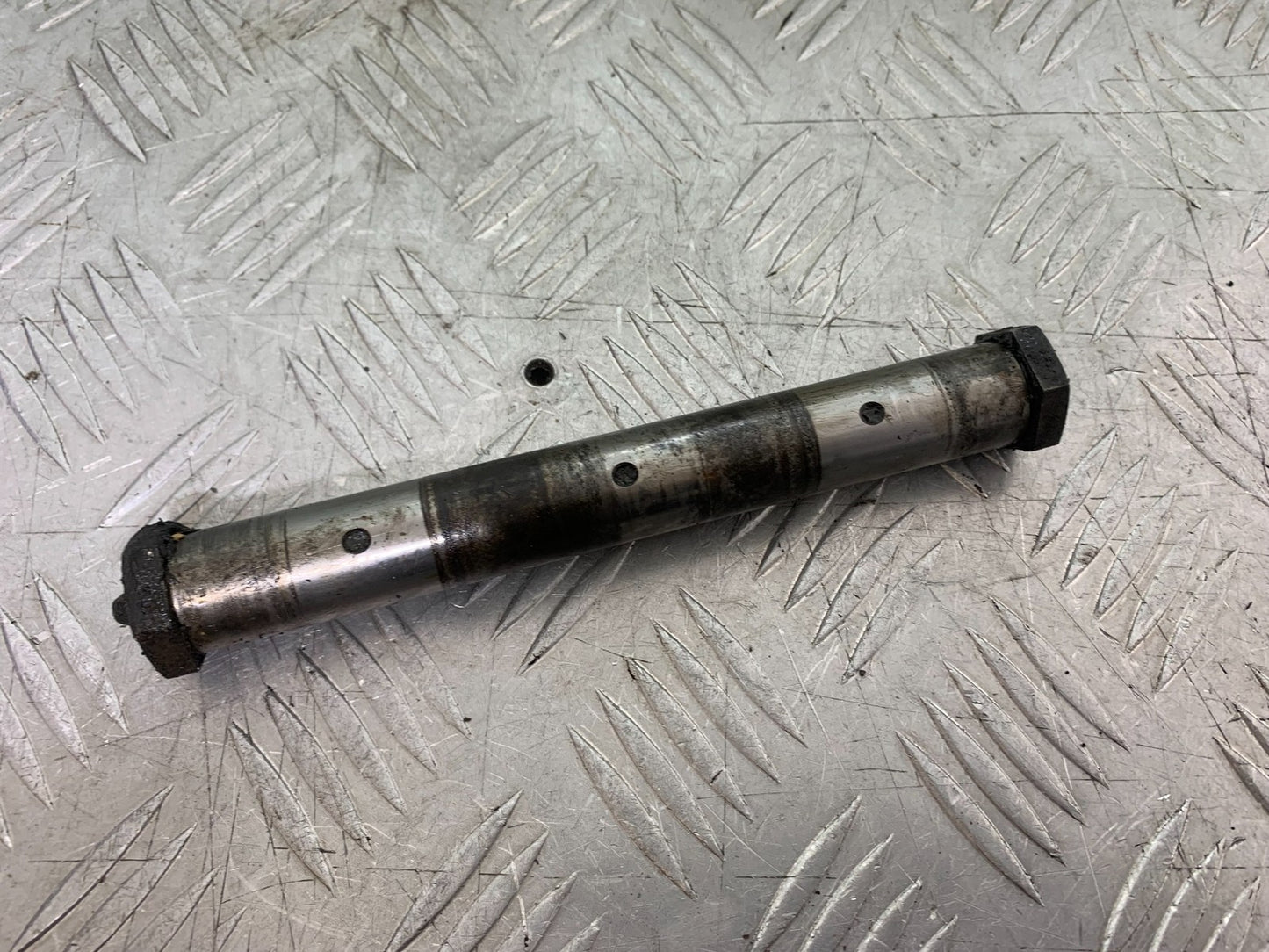 TRIUMPH TROPHY 900 REAR SHOCK SPINDLE YEAR 1991-95 (CMB1251)