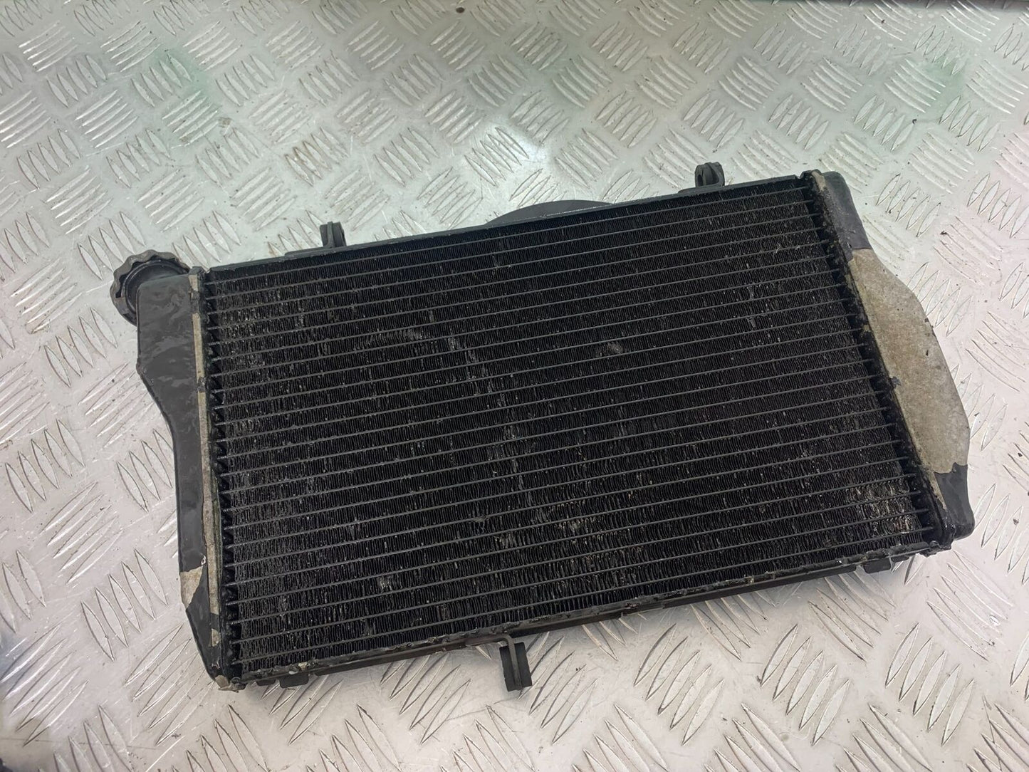 HONDA CBR1100 BLACKBIRD RADIATOR  YEAR 1999-2005 (CMB1103)