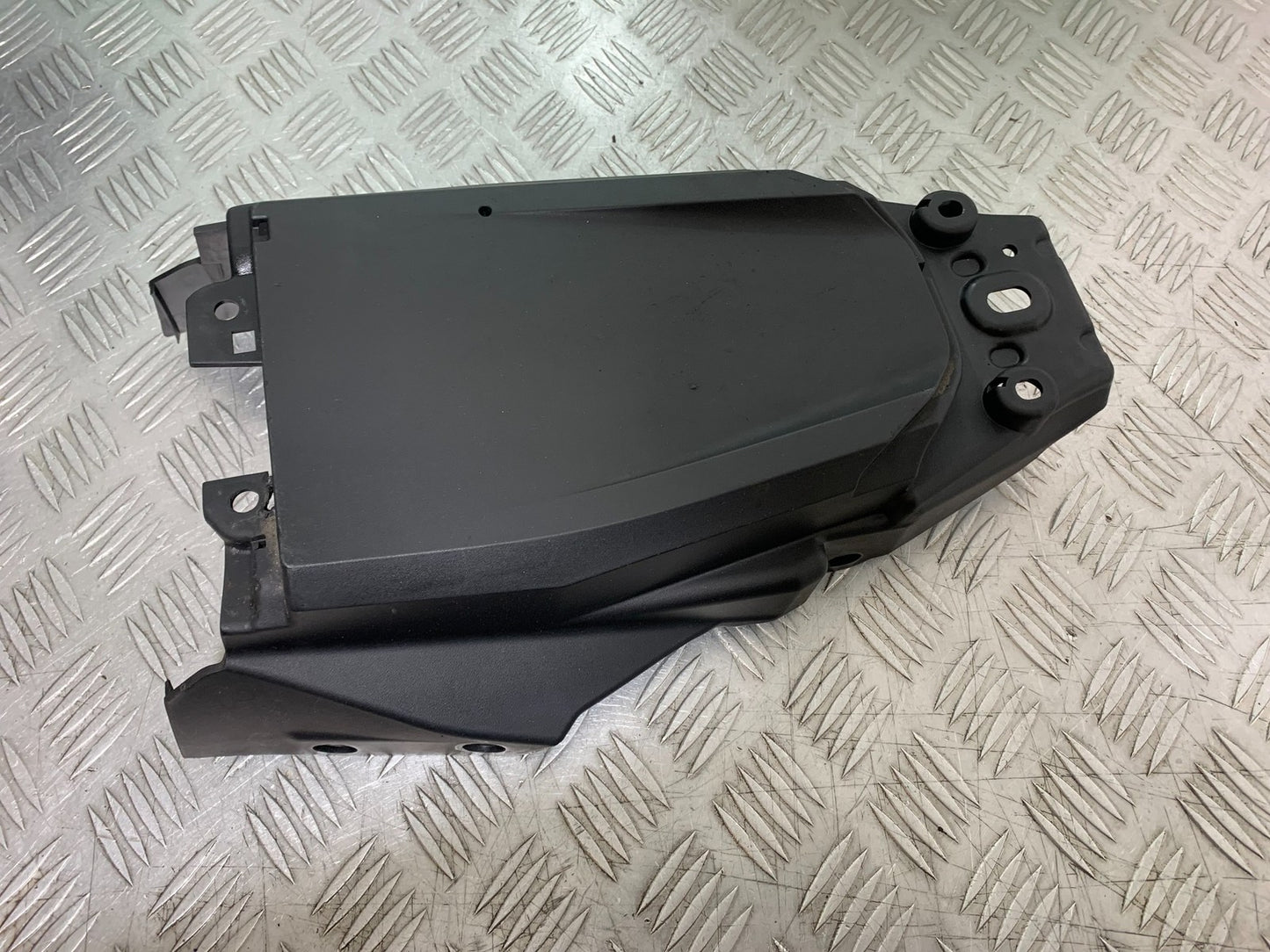 KTM DUKE 390 UNDERTRAY YEAR 2017- 2023 (CMB1314)